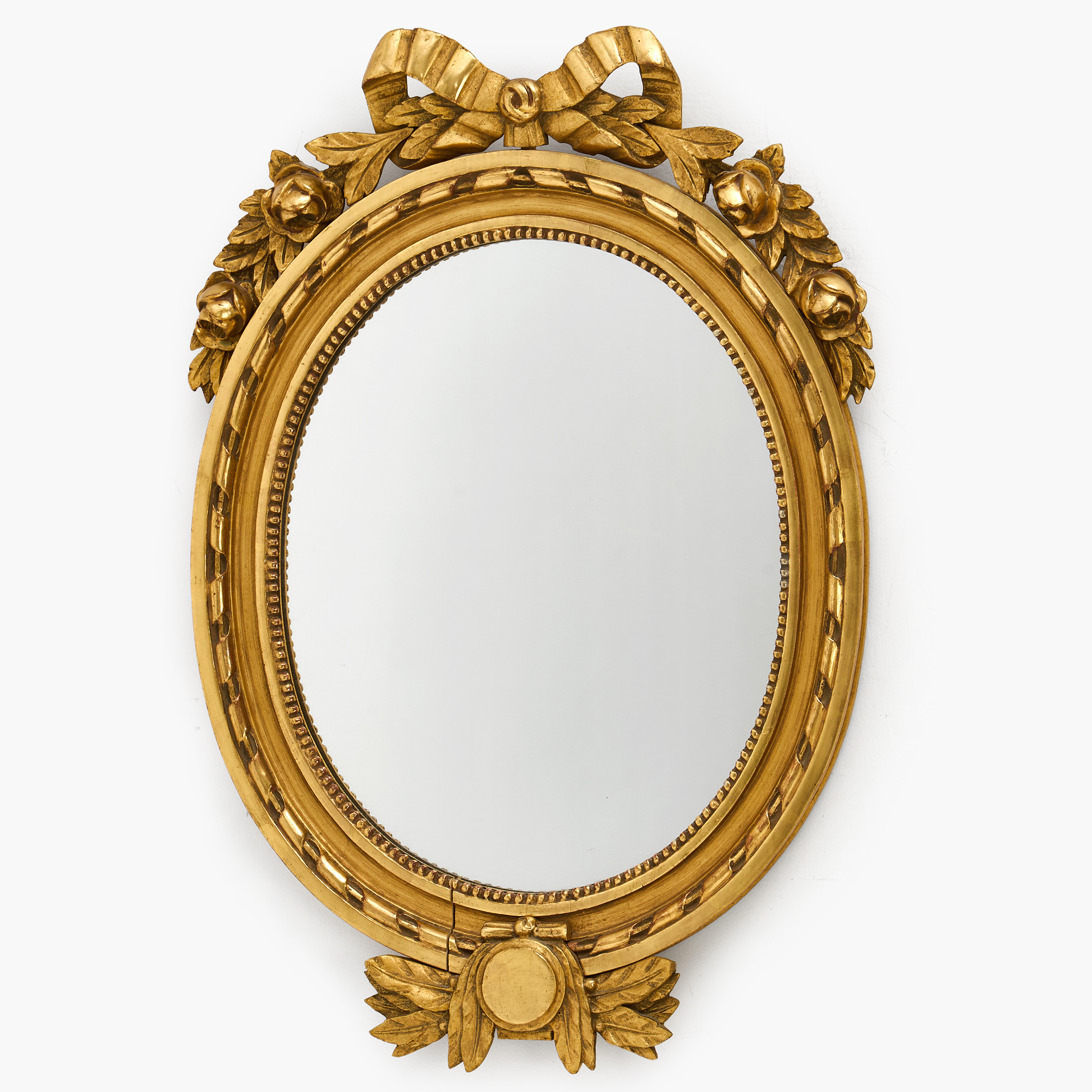 VÄGGSPEGEL, gustaviansk stil, förgylld och bronserad, träskuren dekor, omkring 1900.