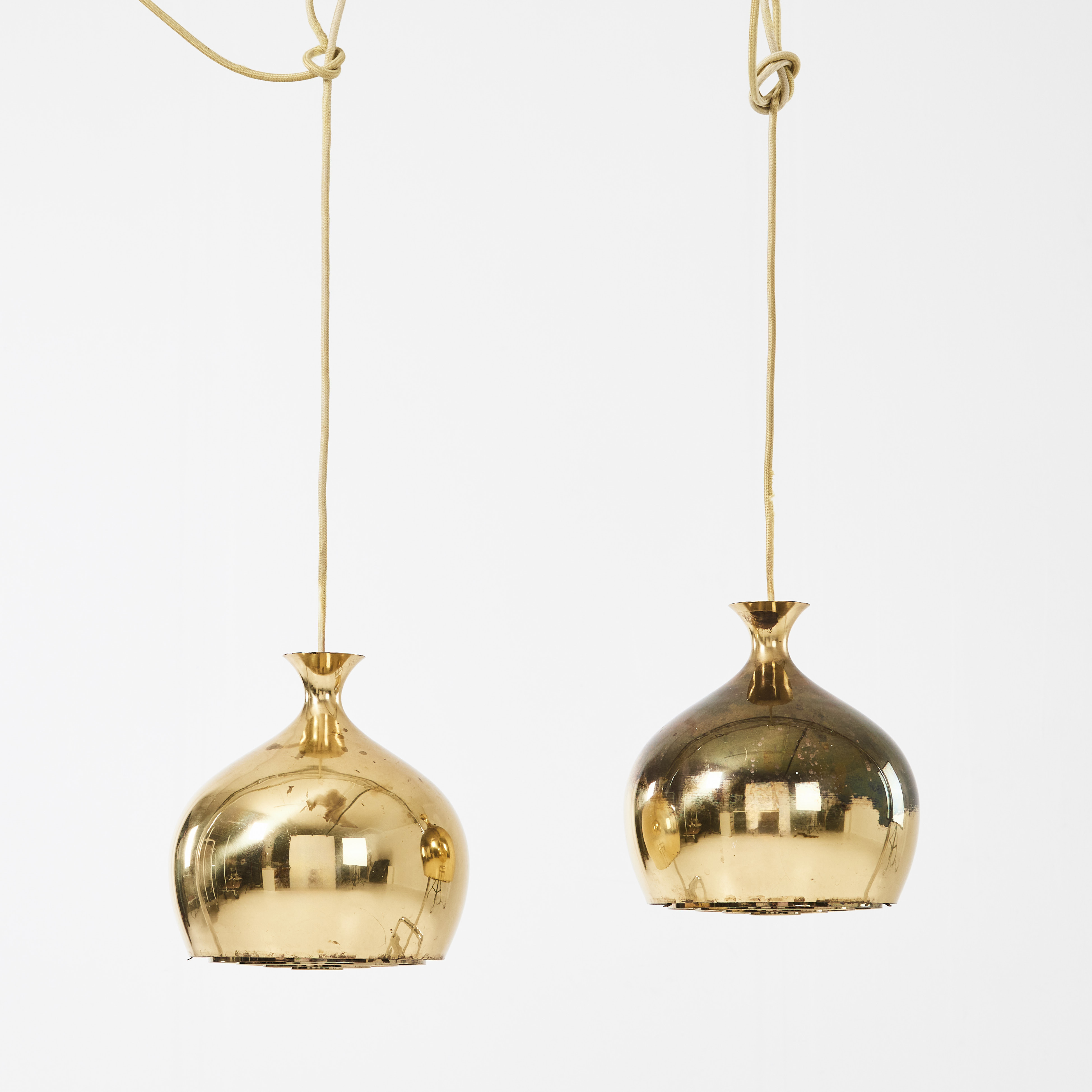 HELGE ZIMDAHL. Taklampor, 1 par, "Löken", guldfärgad metall, Falkenbergs belysning, 1900-talets mitt.