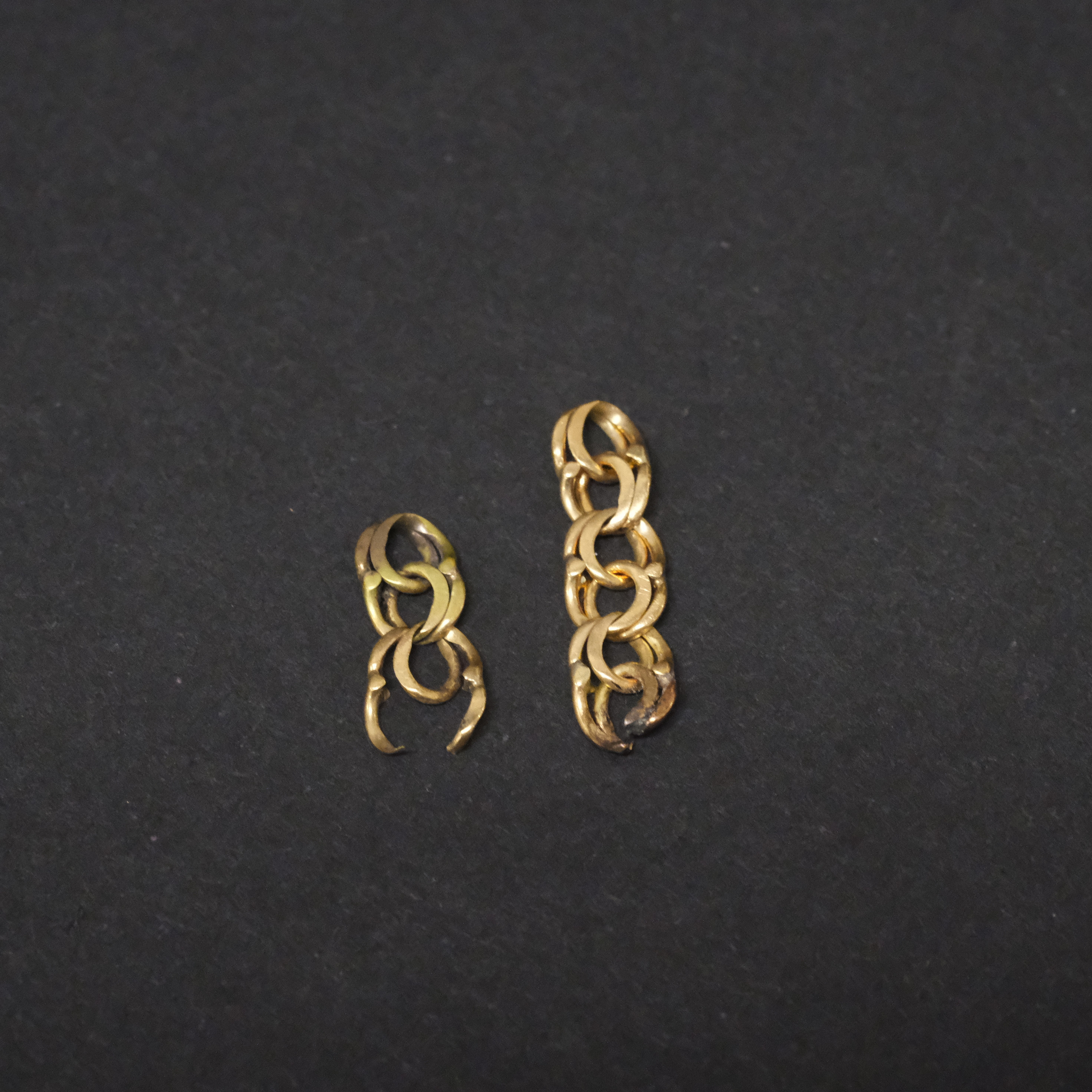 GULDSKROT, TVÅ DELAR. 18K GULD.