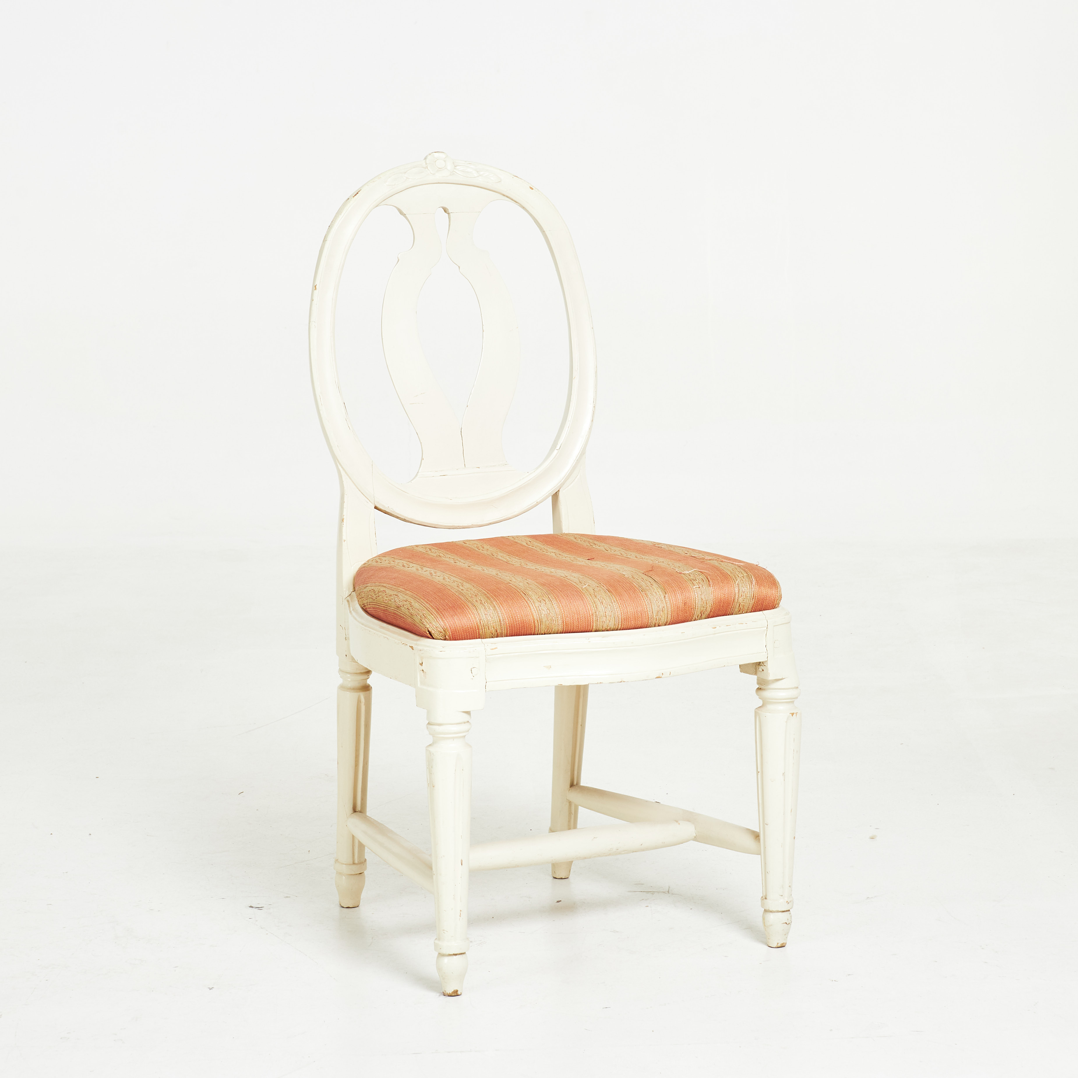 STOL. Gustaviansk, svenska modellen, skuren, bemålad, klädd sits.