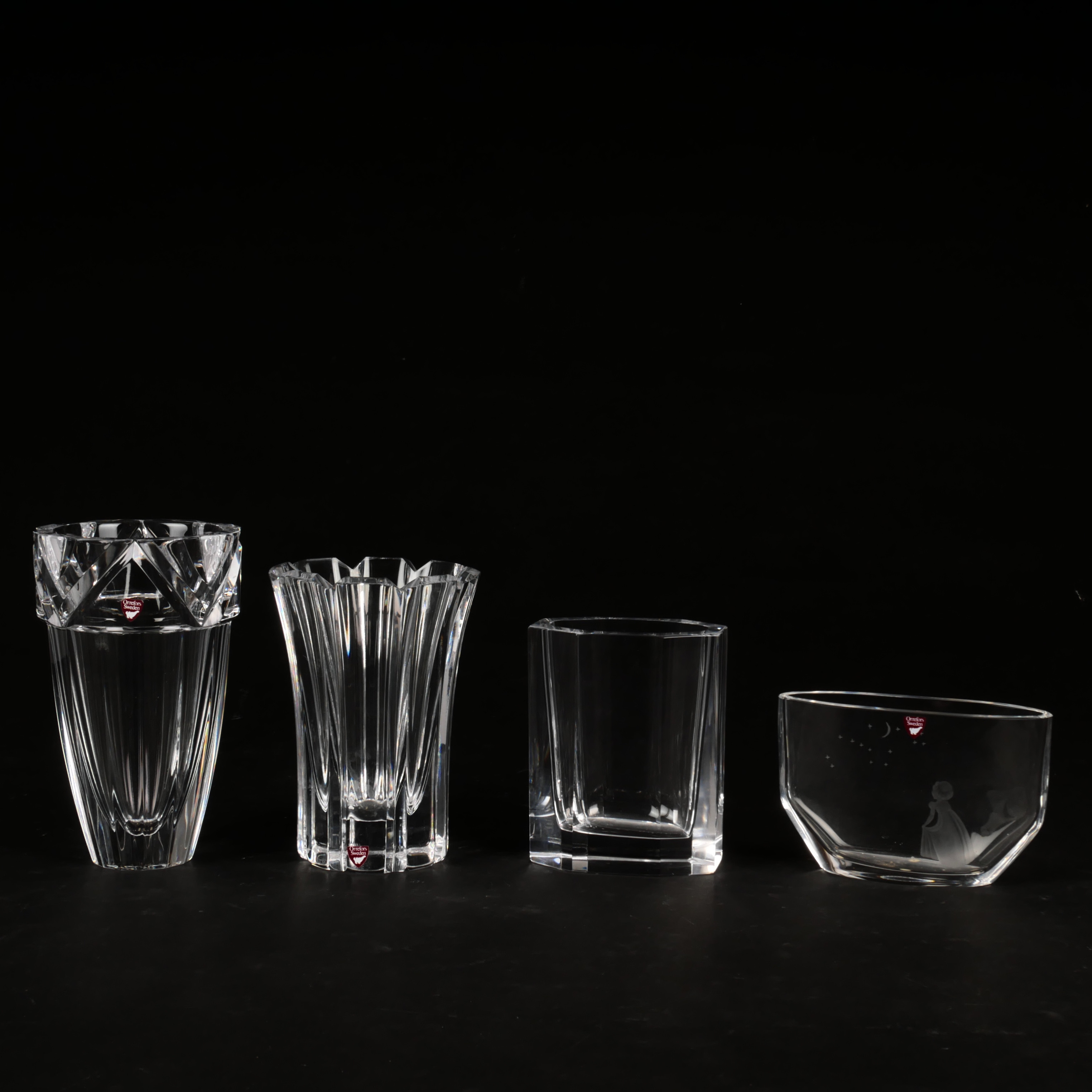 VASER, 4 st, kristallglas, bla "Flickan som niger för nymånen", Edvin Öhrström, Orrefors.