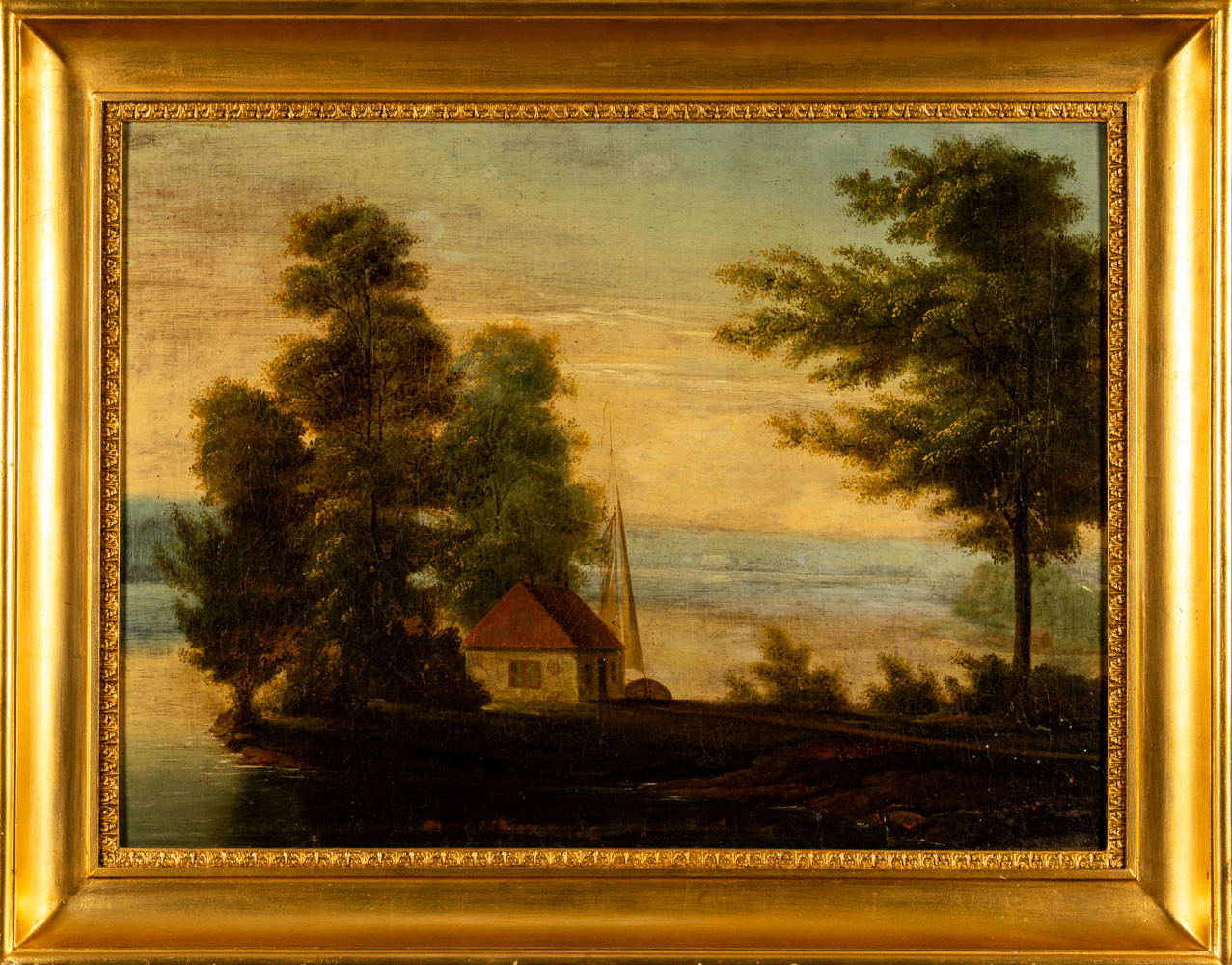 OKÄND KONSTNÄR. Olja på pannå, motiv " Stuga vid sjön" monumental guldpanerad träram.