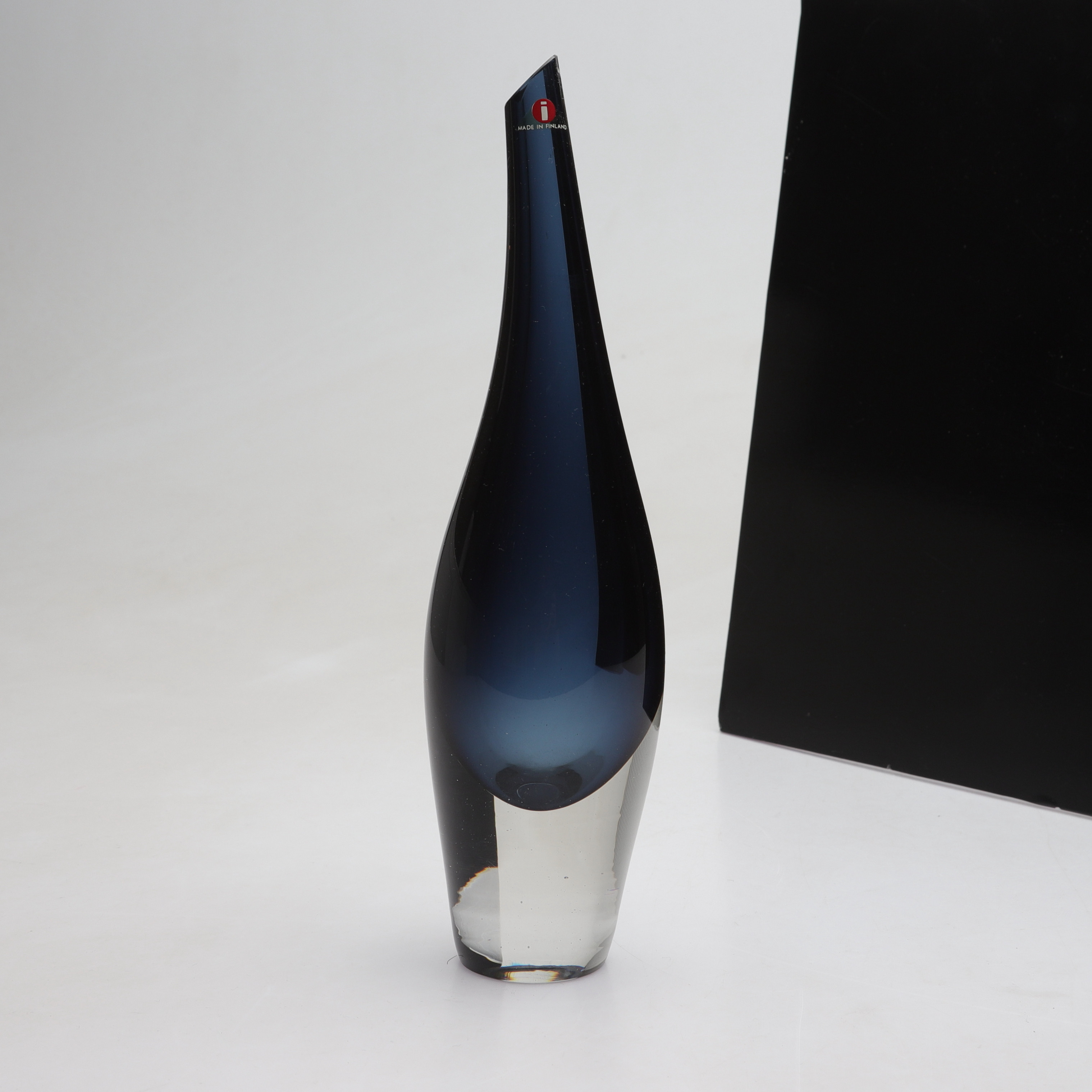 TAPIO WIRKKALA. Vas, "Fiskblåsa/Kalanrakko", glas, modell nr. 3299, Iittala, Finland, signerad, 1960-tal.