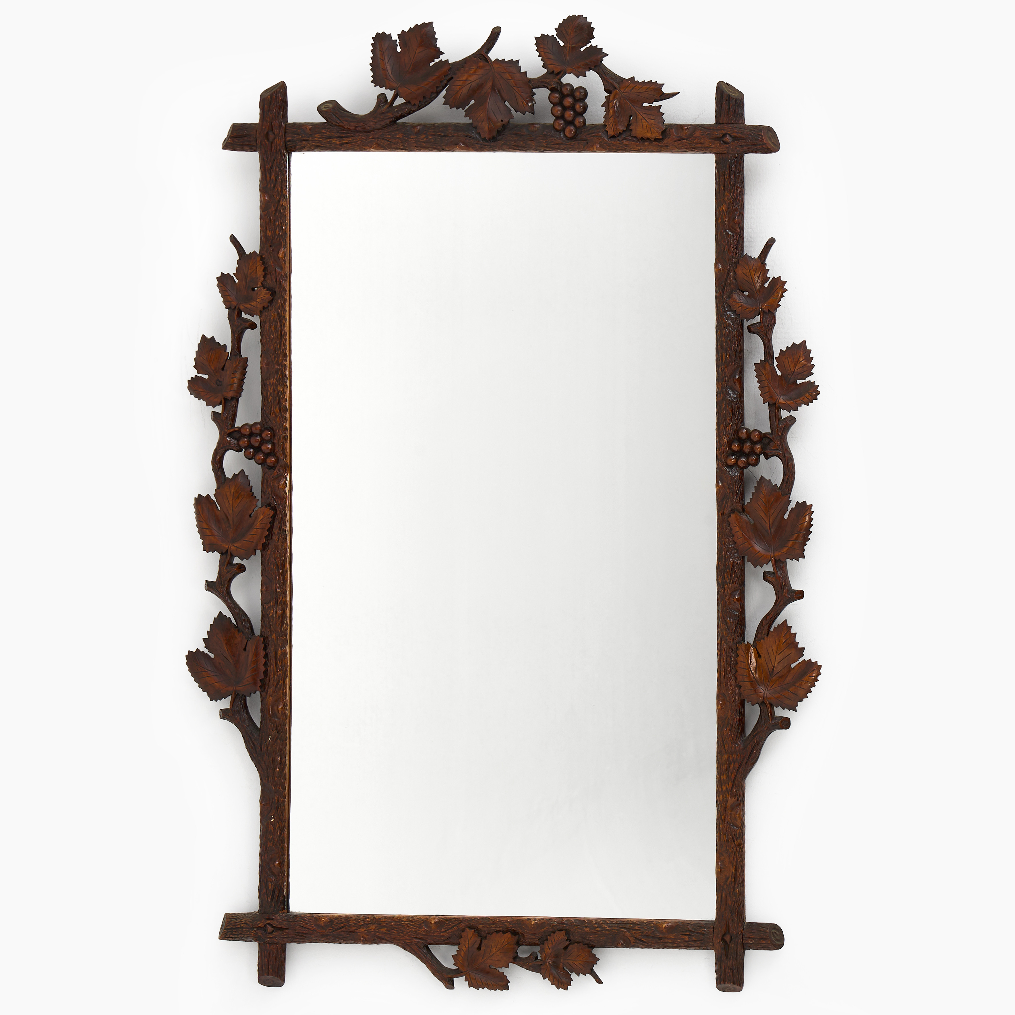 SPEGEL, träskuren dekor av vinrankor, 1900-tal första hälft.
