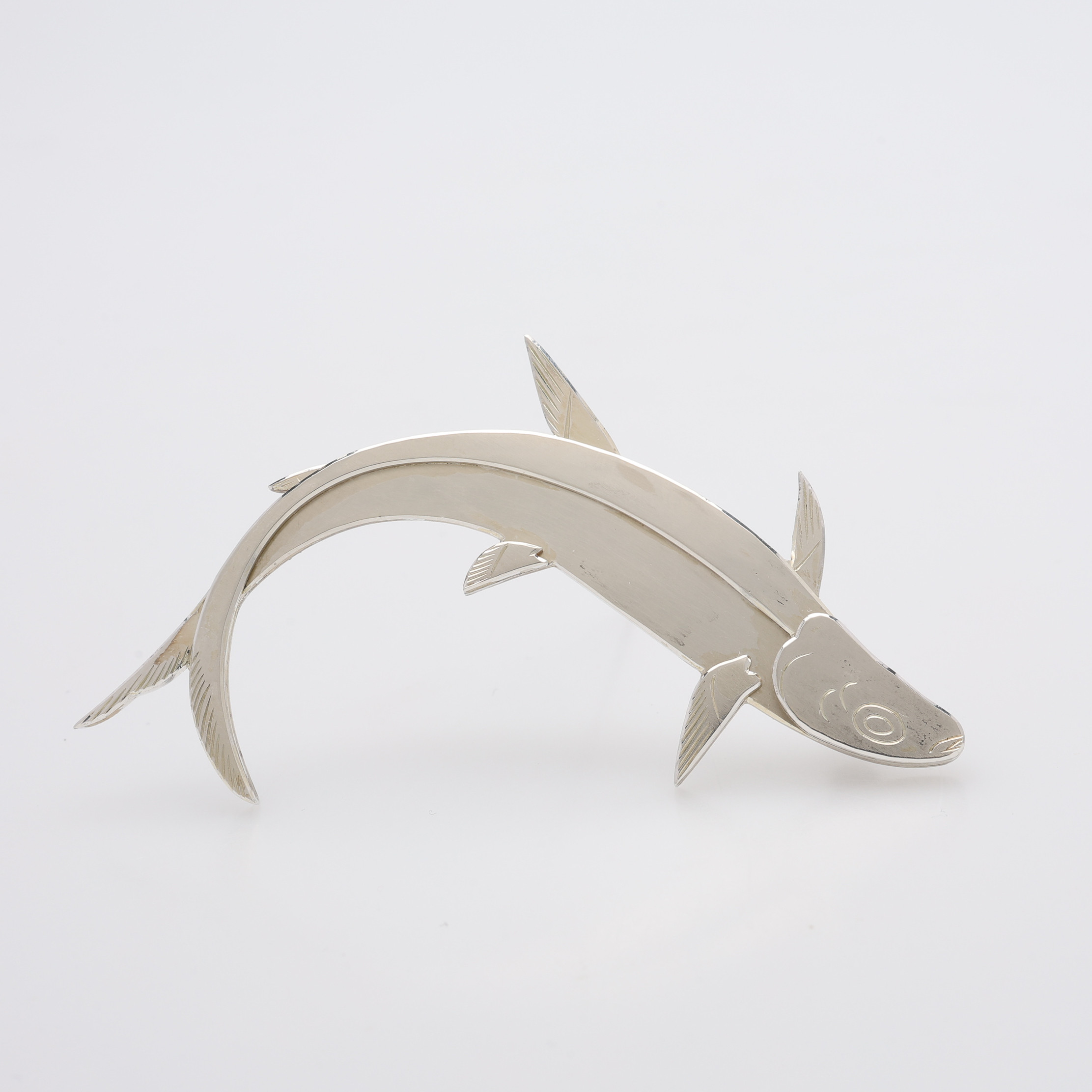 WIWEN NILSSON. BROSCH I FORM AV FISK.