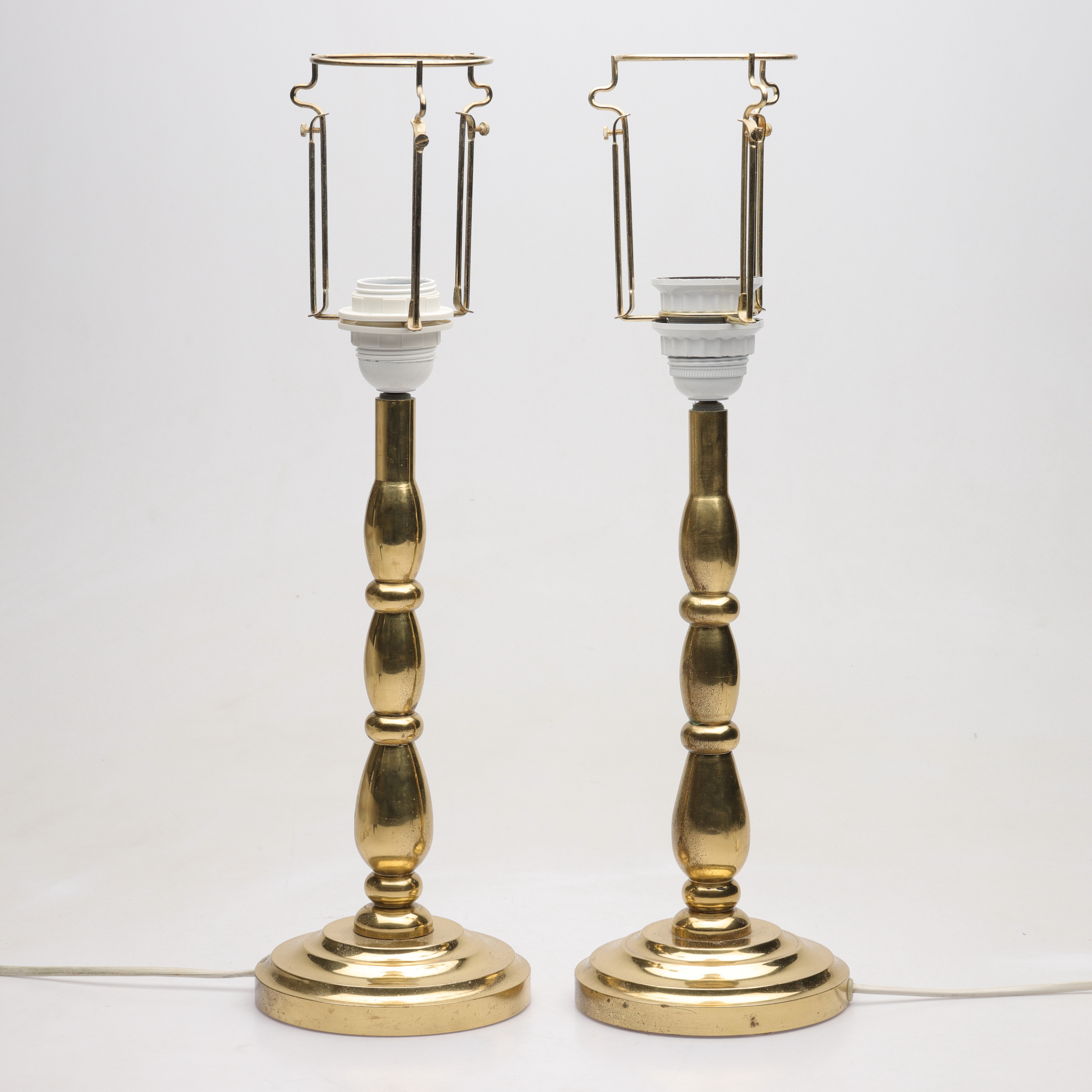 BORDSLAMPOR, 1 par, mässing, 1900-talets andra hälft.