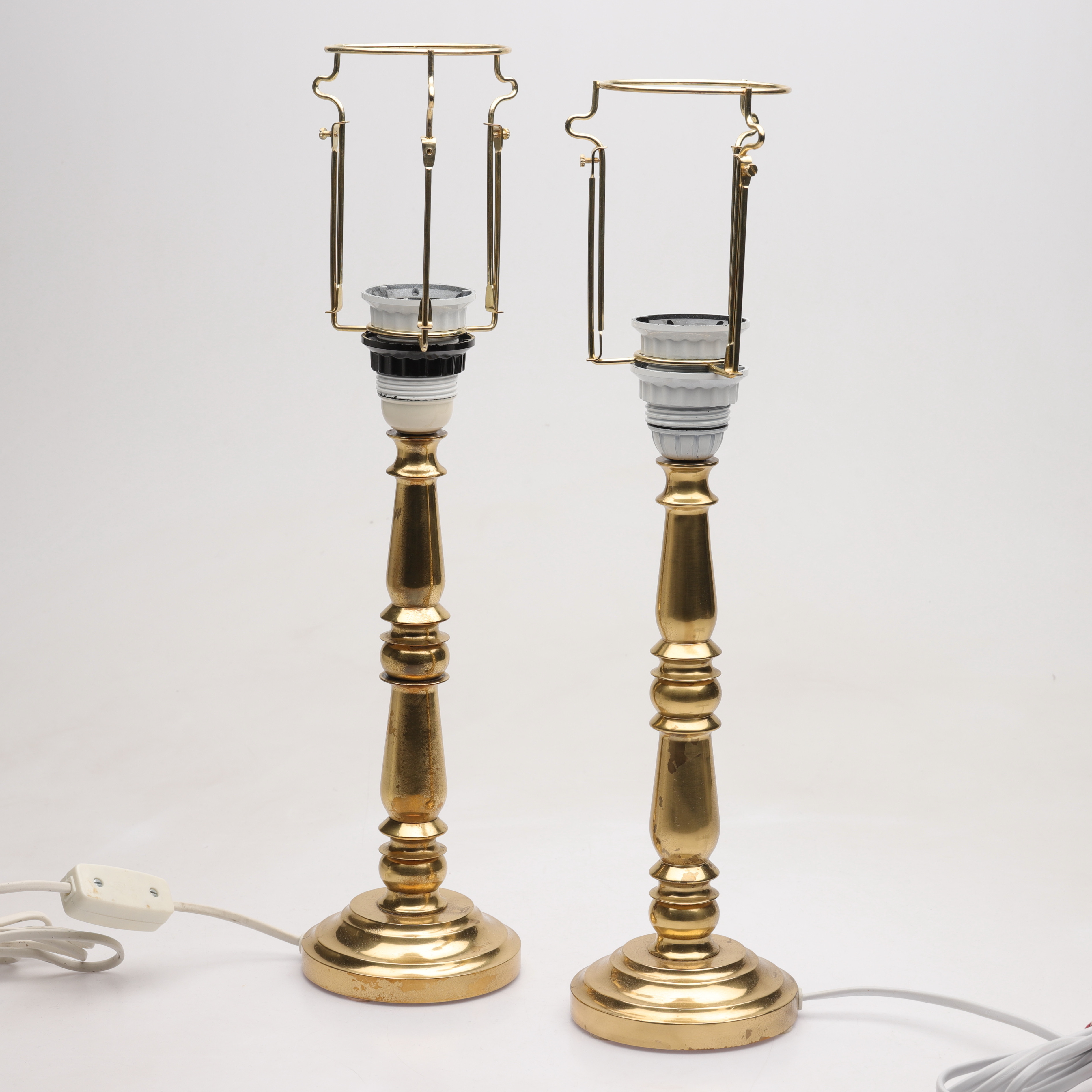 BORDSLAMPOR, 1 par, mässing, 1900-talets andra hälft.