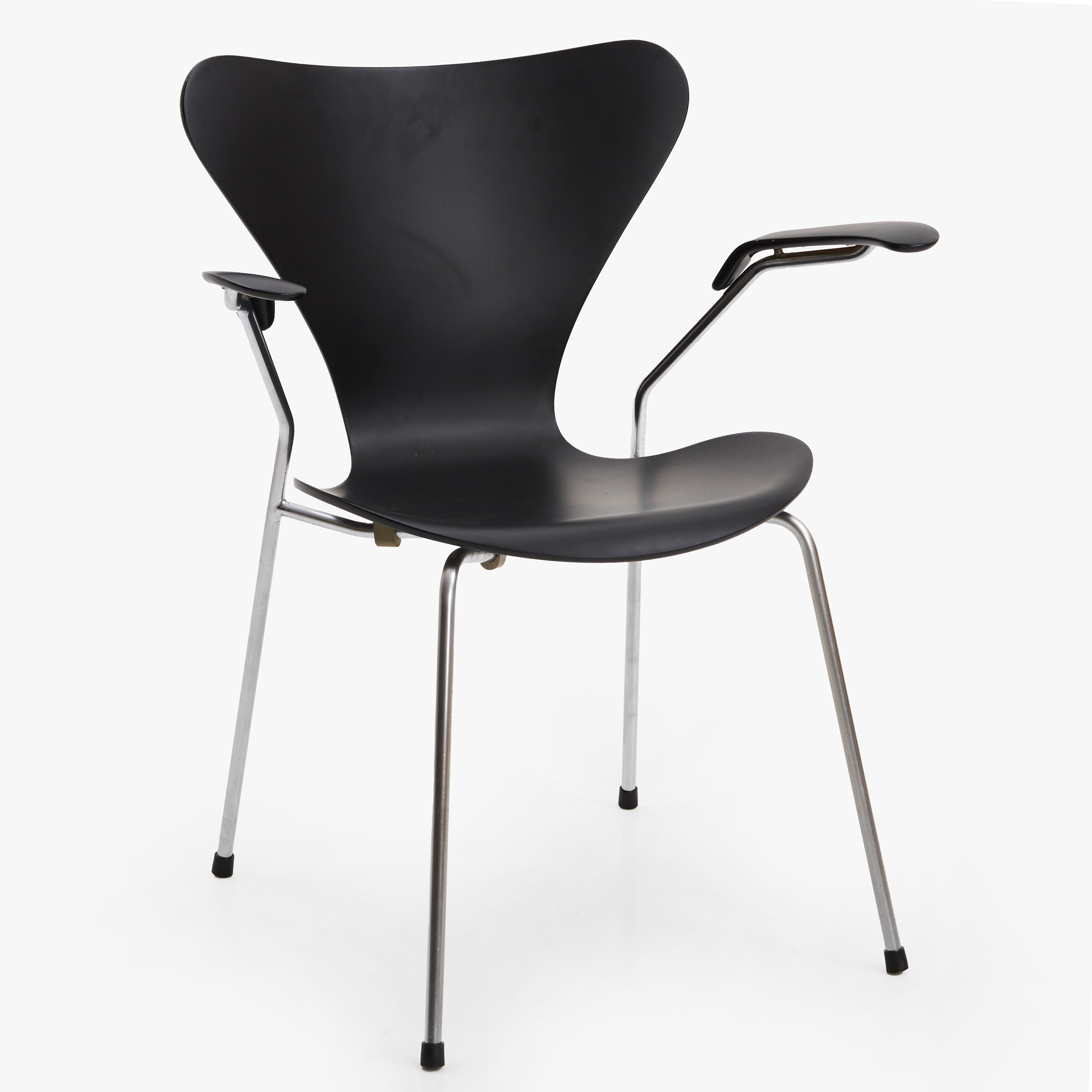 ARNE JACOBSEN. Karmstol, "Sjuan", Fritz Hansen, Danmark, 1966.