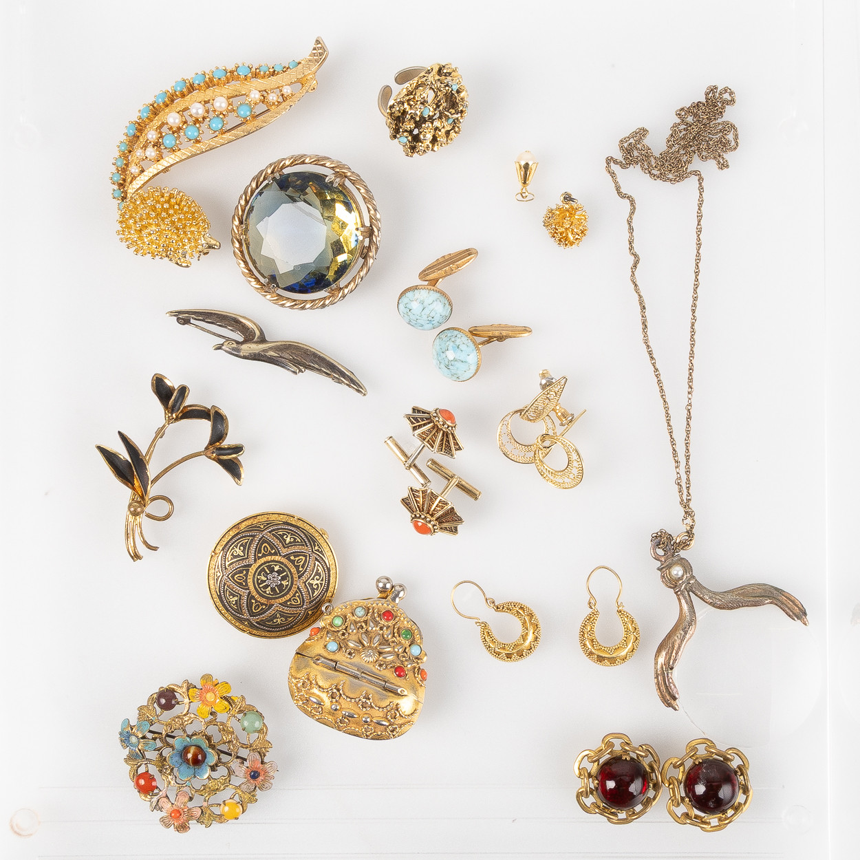 SAMLING SMYCKEN, Bijouterier, förgylld metall, 1940-1990-tal.