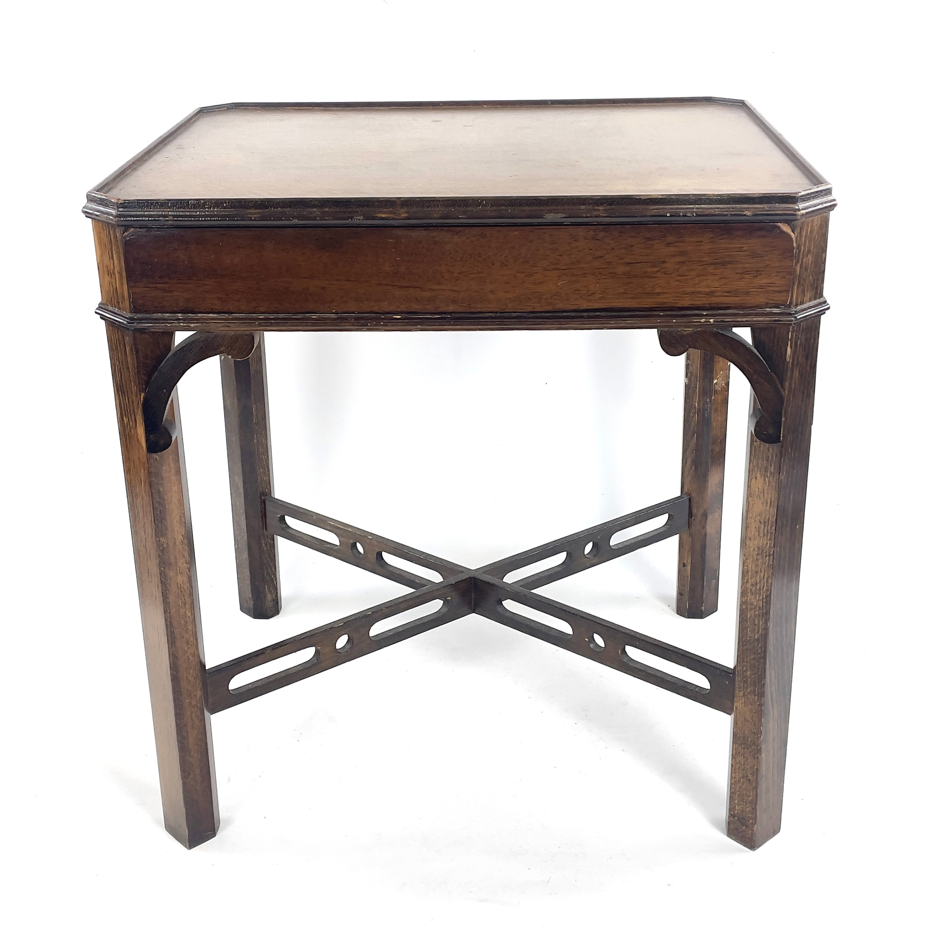 sidobord, mahogny, 1900- talets mitt.