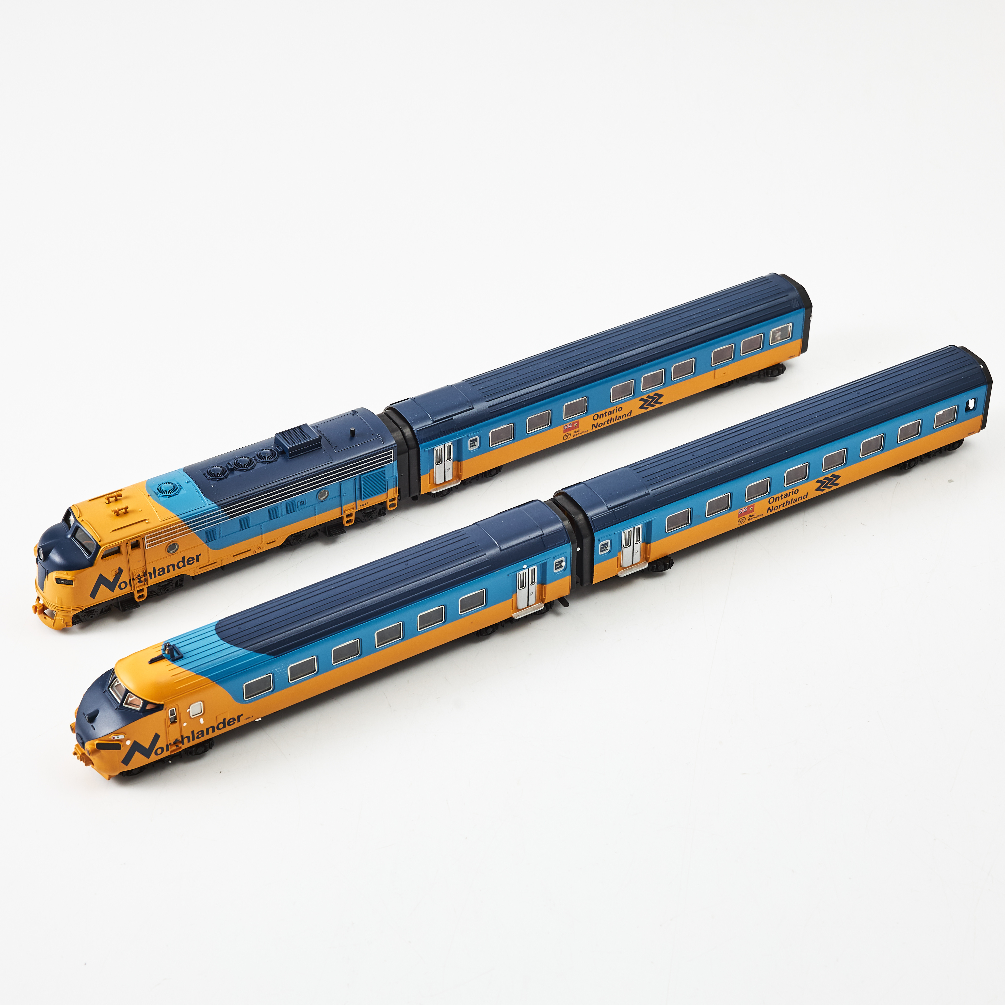 MÄRKLIN, 37500, tågset, Disellok "Norhlander" 2 dlr samt 2 vagnar, H0.