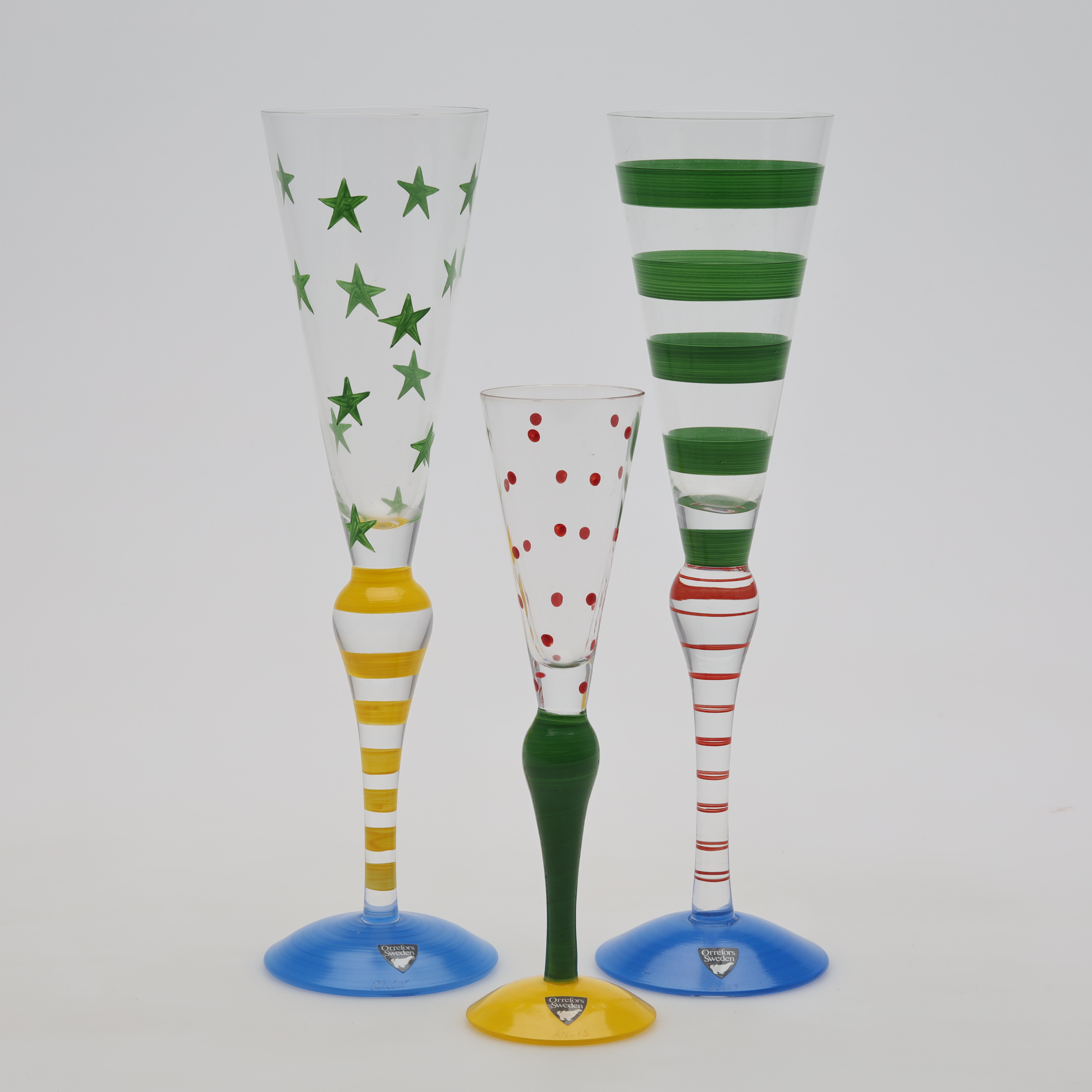ANNE NILSSON. CHAMPAGNE- samt SNAPSGLAS, 3 stycken "Clown", Orrefors.