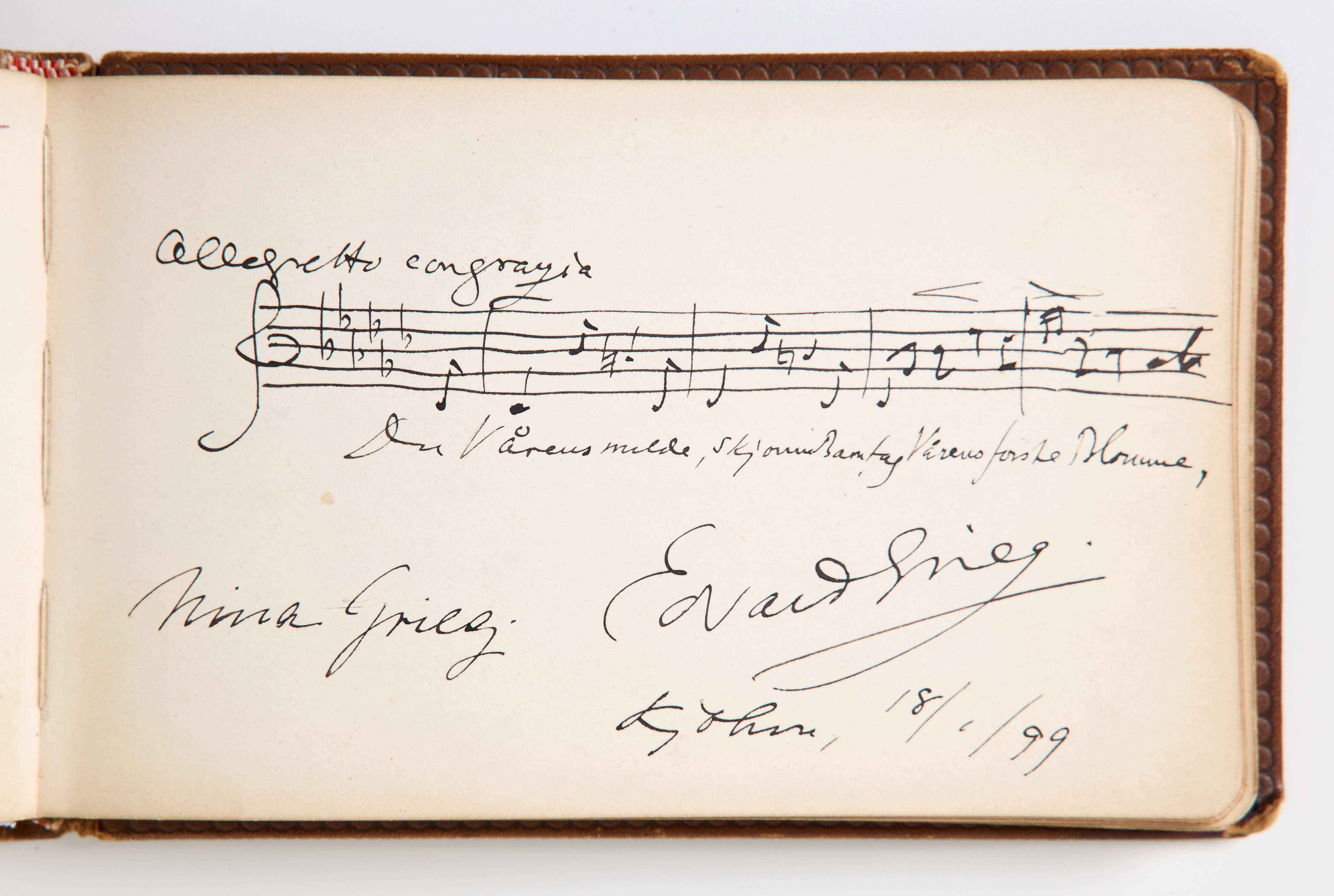 EDVARD GRIEG TILLSAMMANS MED FLERA DANSKA MUSIKER OCH KONSTNÄRER, gästbok från 1880-1890.