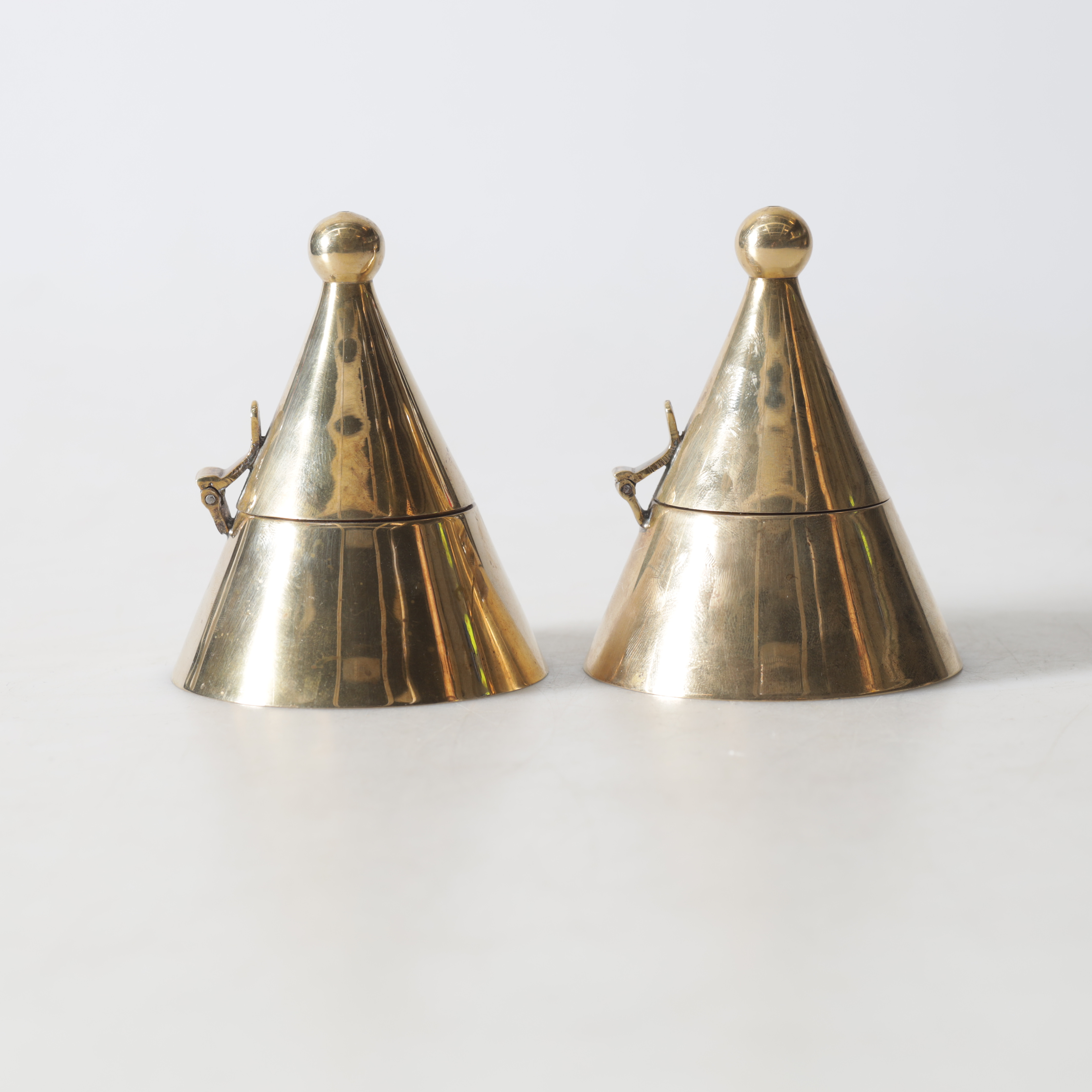 ALDO ROSSI. Ljusstakar, ett par, mässing, Alessi.