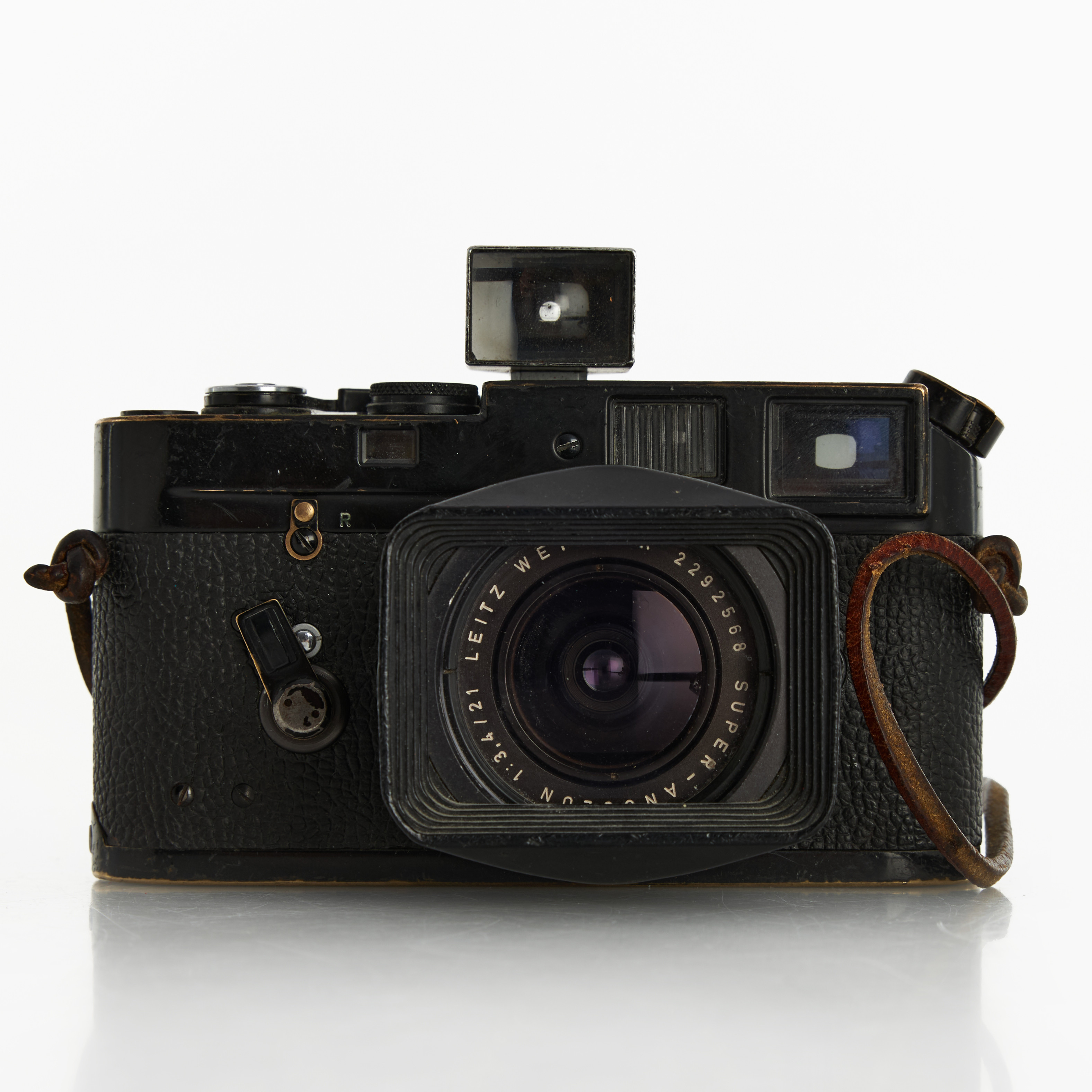 KAMERA, Leica M4 Black Paint, Ernst Leitz, kamerahus och ett objektiv, originaletui i brunt skinn.