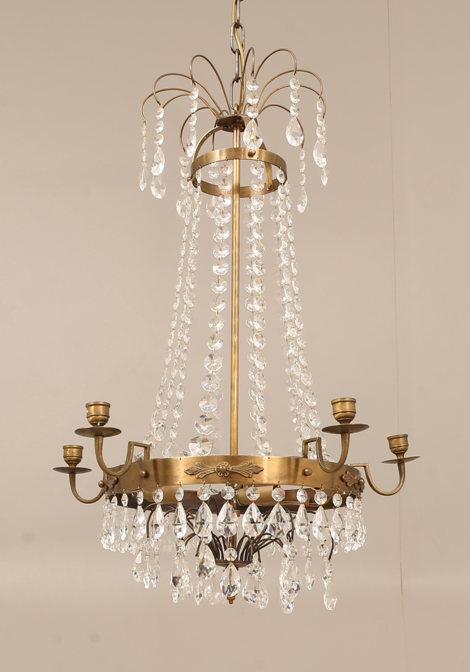 LJUSKRONA, mässing med prismor, 1900-talets första hälft.