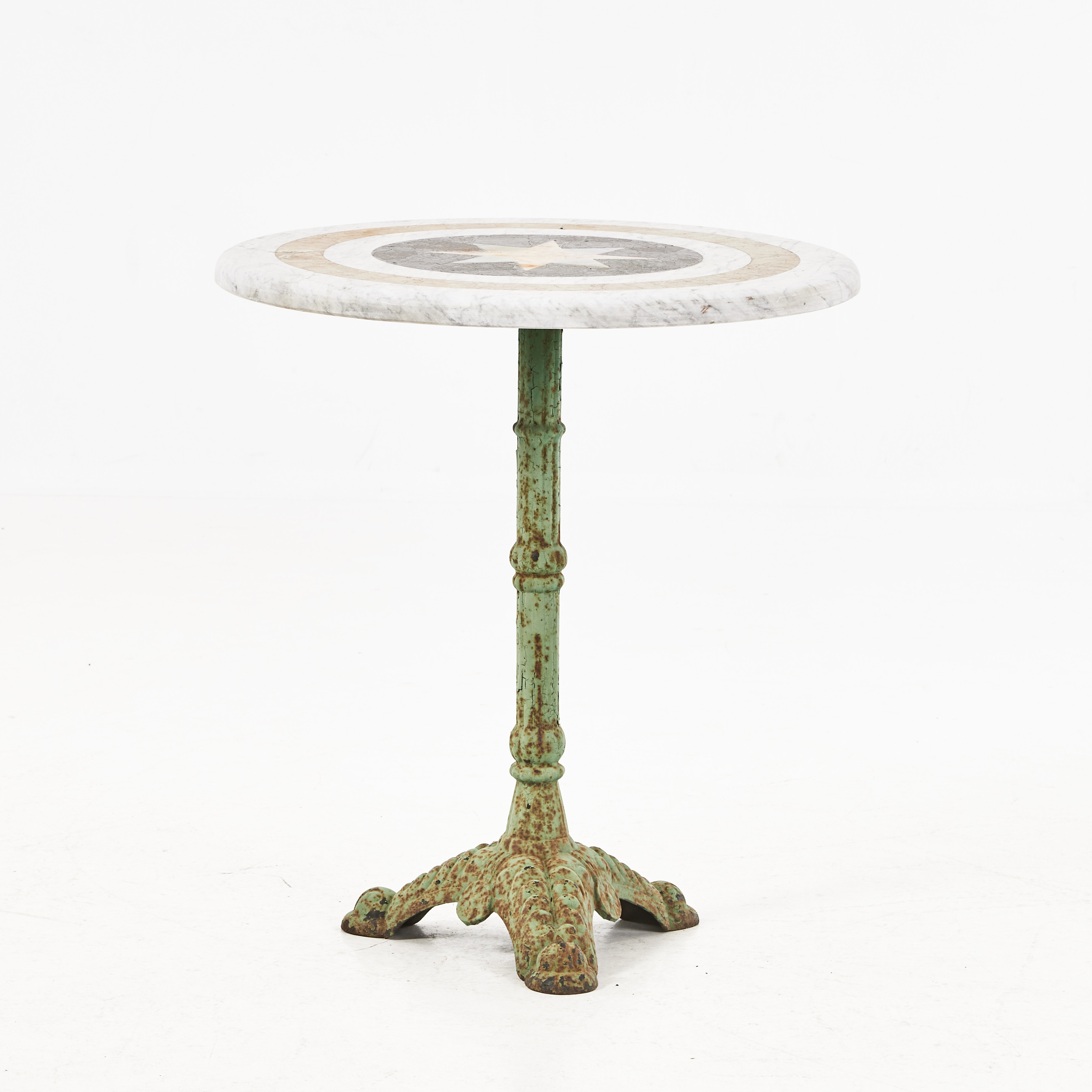 BORD, sekelskifte 1900. pelarfot av bemålat gjutjärn, skiva av sten.