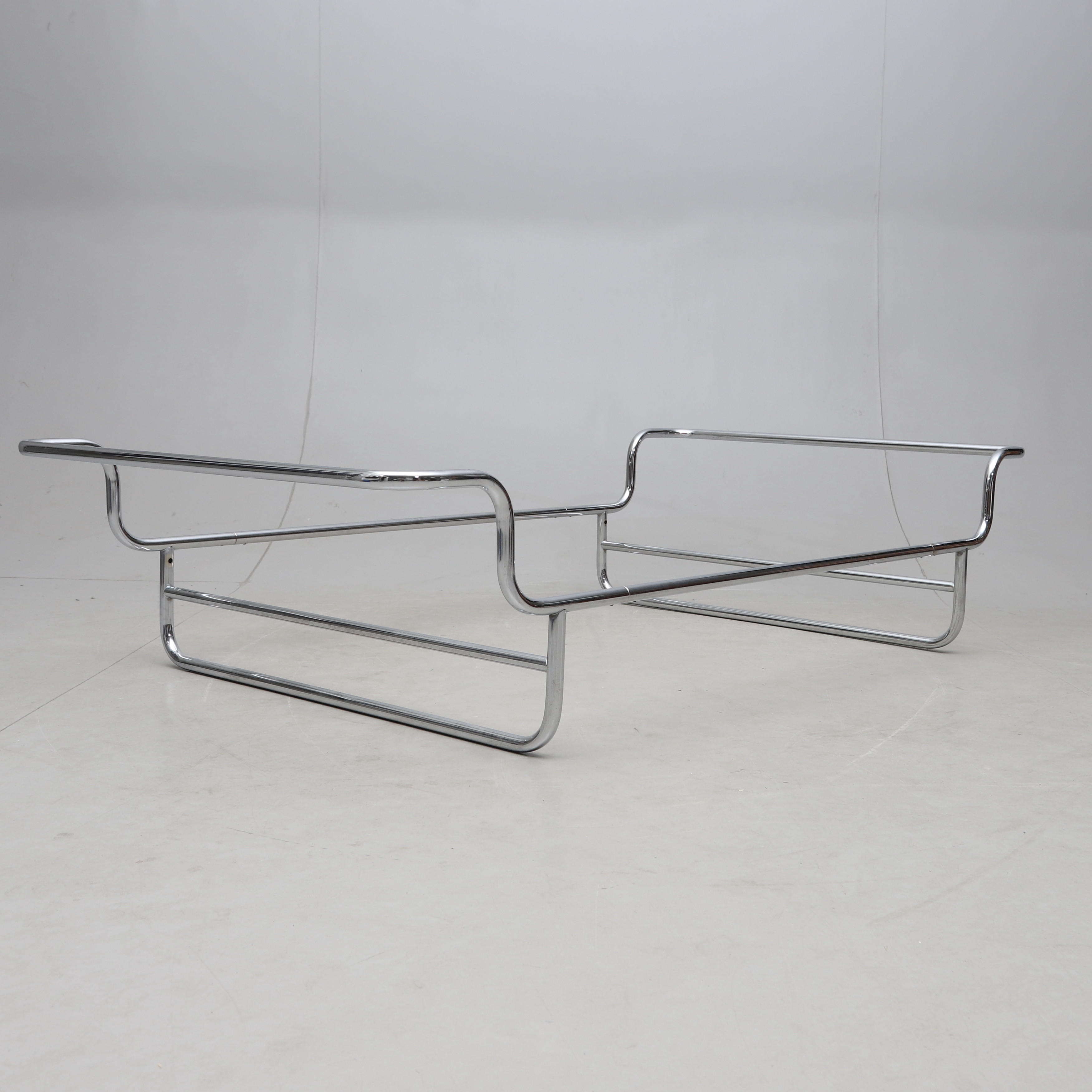 BRUNO MATHSSON. SÄNGRAM, "ULLA", DUX.