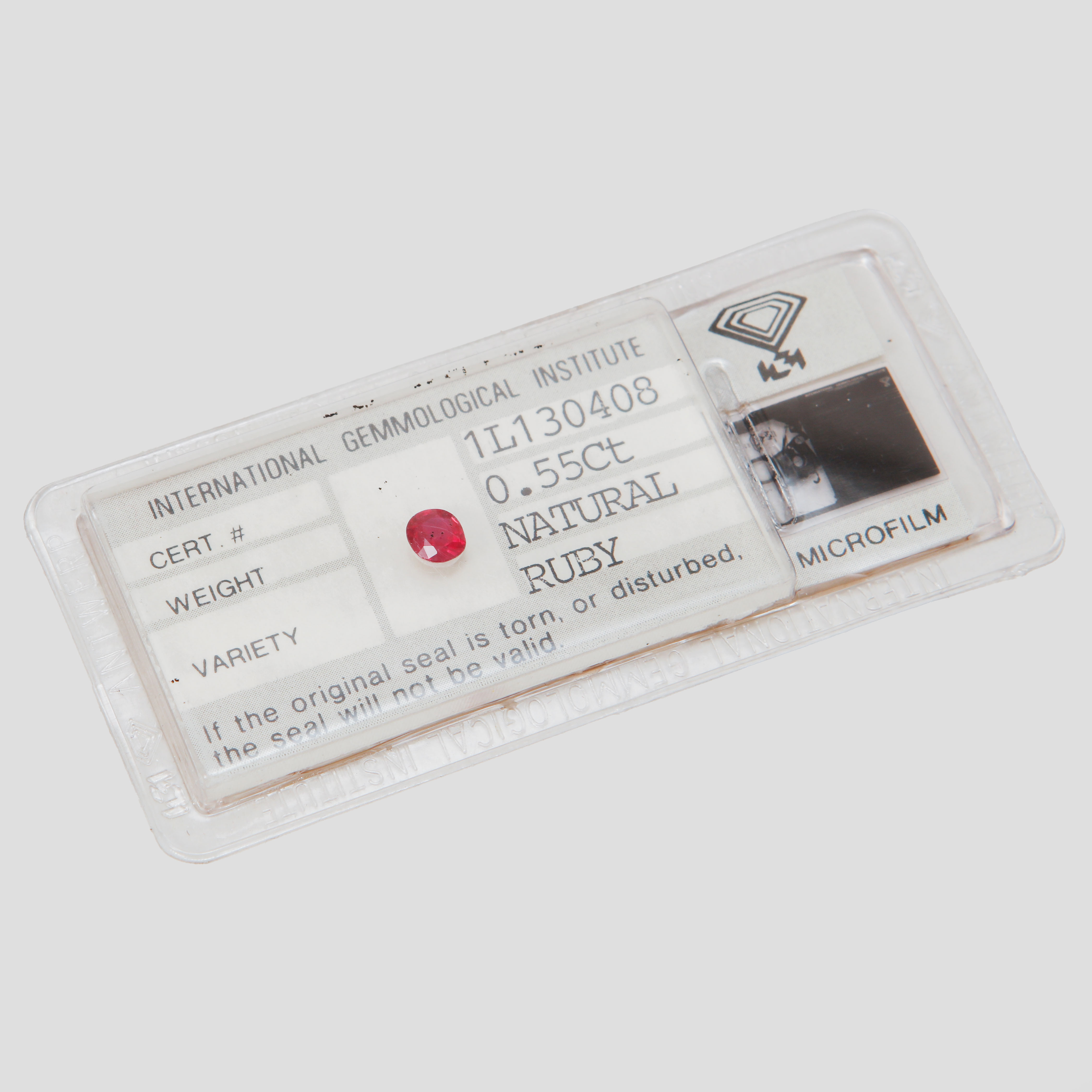 RUBIN, ovalslipad, 0.55ct, certifikat IGI.