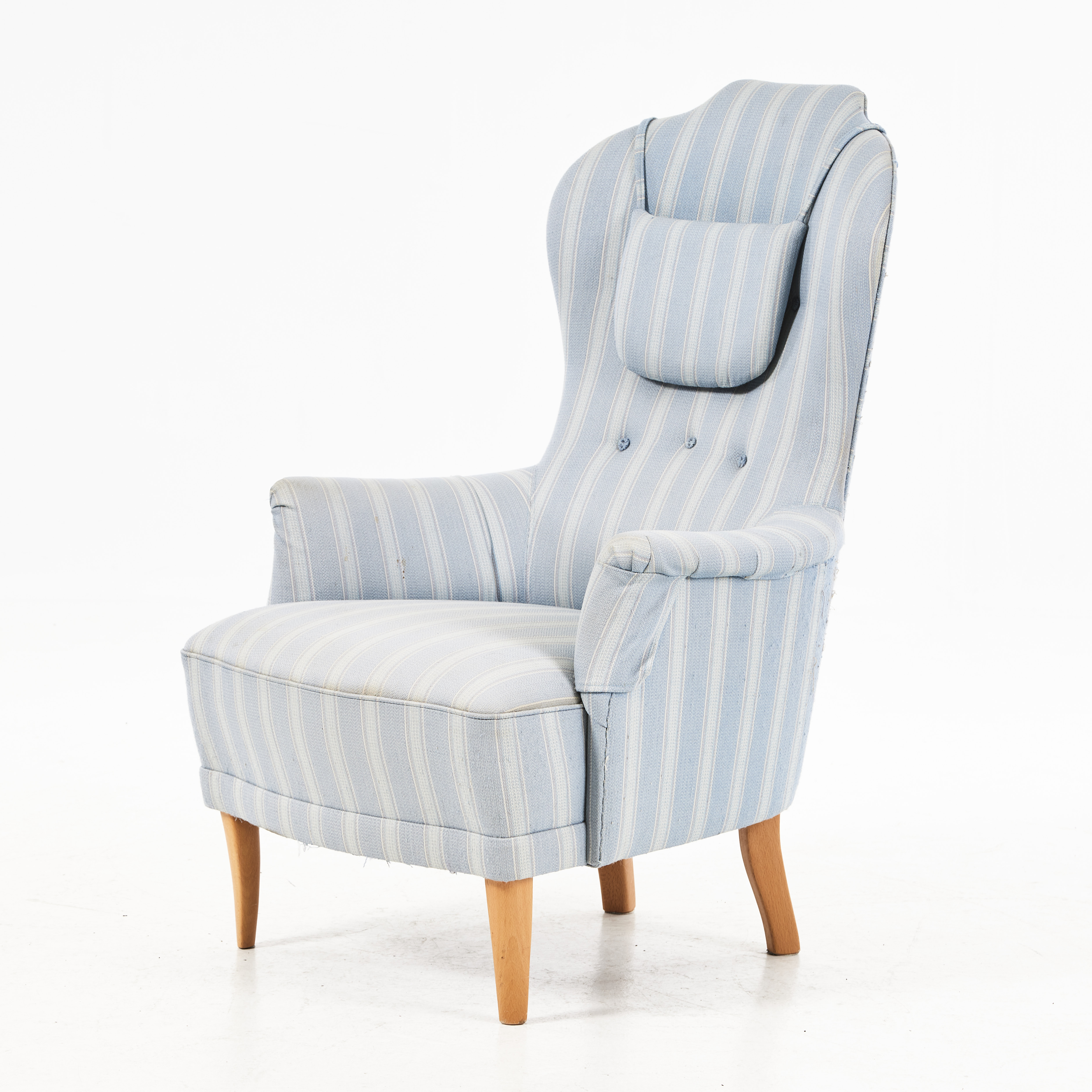 CARL MALMSTEN. Fåtölj "Farmor", med nackkudde, klädd med blå textil. m.