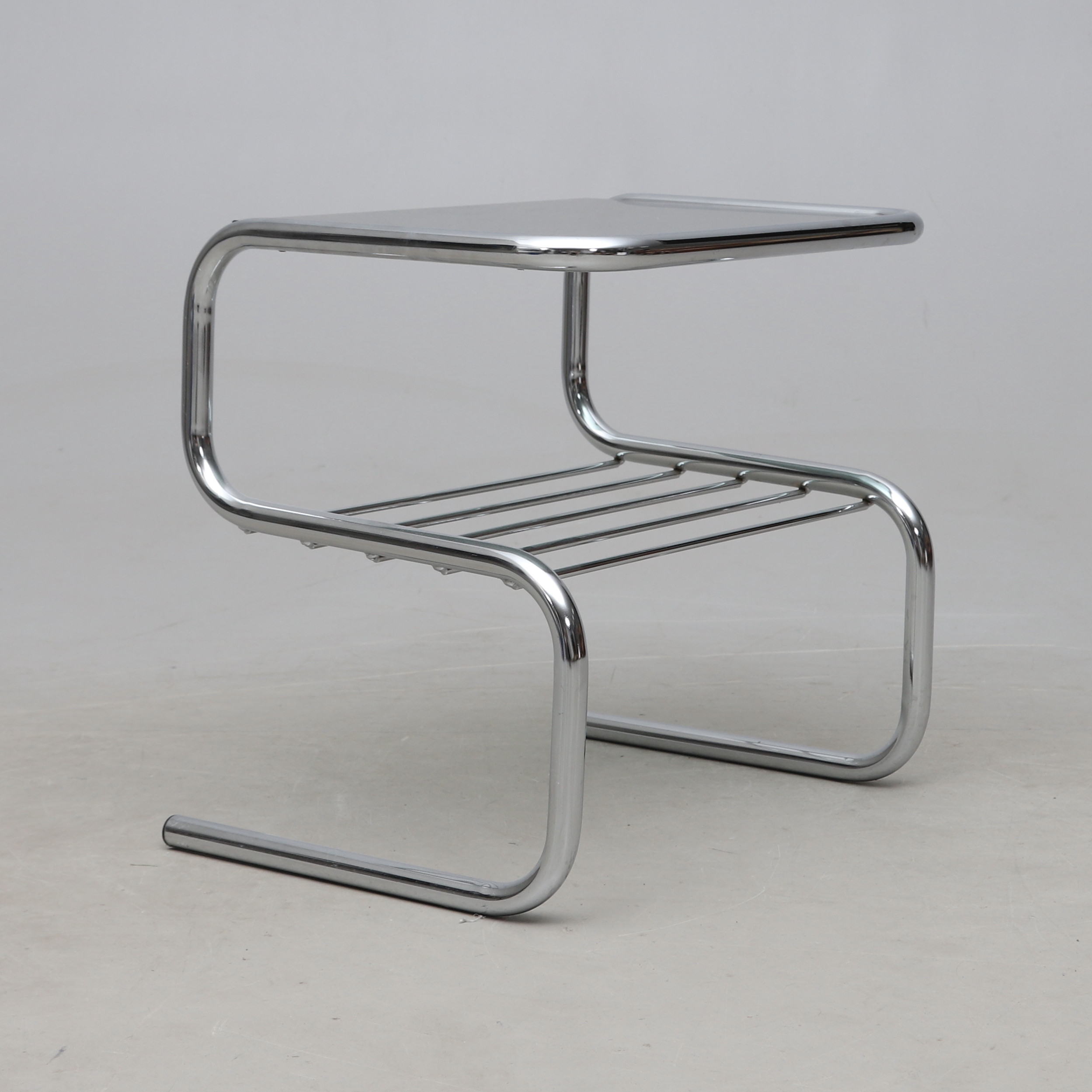 BRUNO MATHSSON. sängbord, "Ulla", stomme av krom, Dux, 1970-tal.