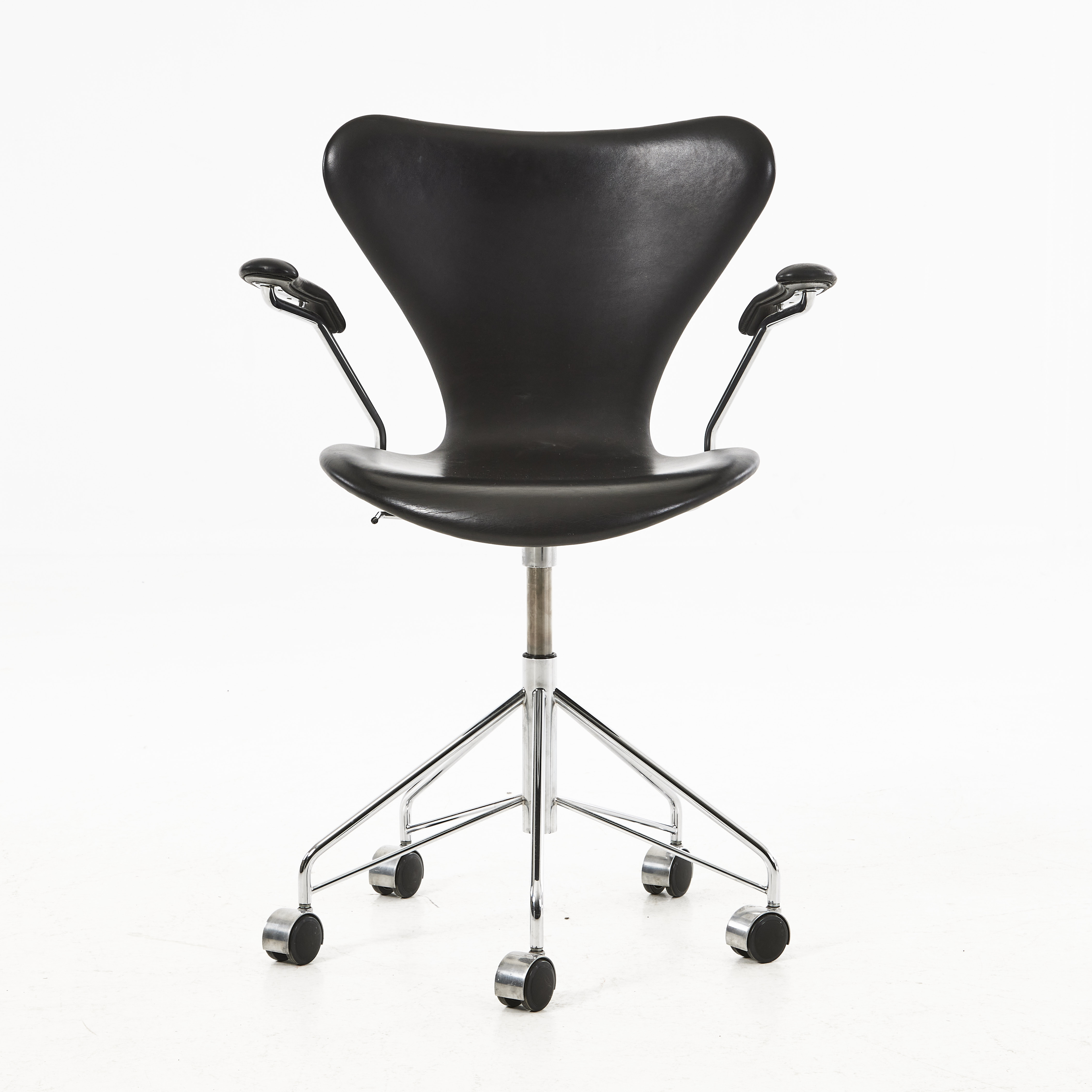 ARNE JACOBSEN. "Sjuan", kontorsstol, Fritz Hansen.