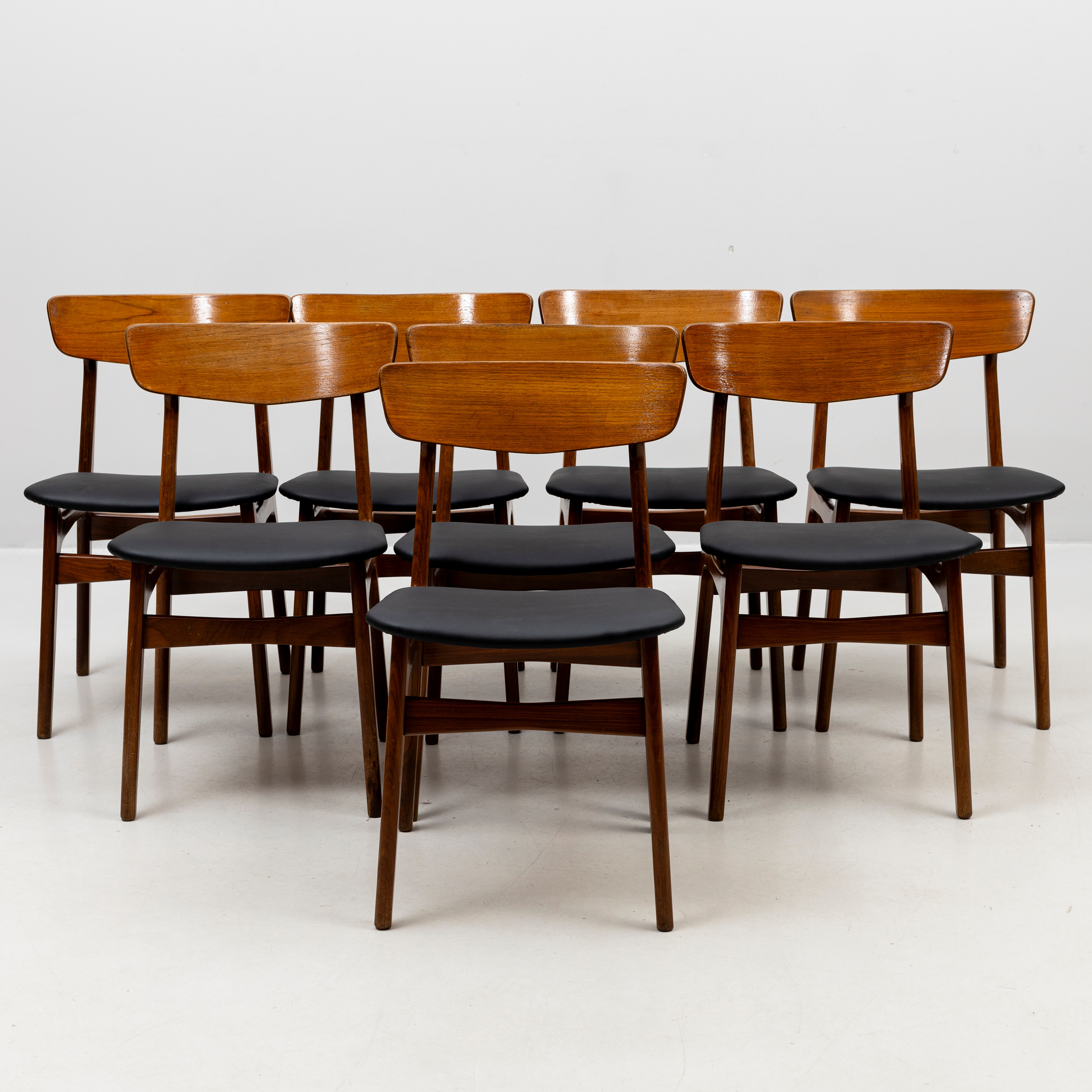 SCHØNNING & ELGAARD. TILLSKRIVEN. 8 st stolar, troligen Danmark, 1960-tal.