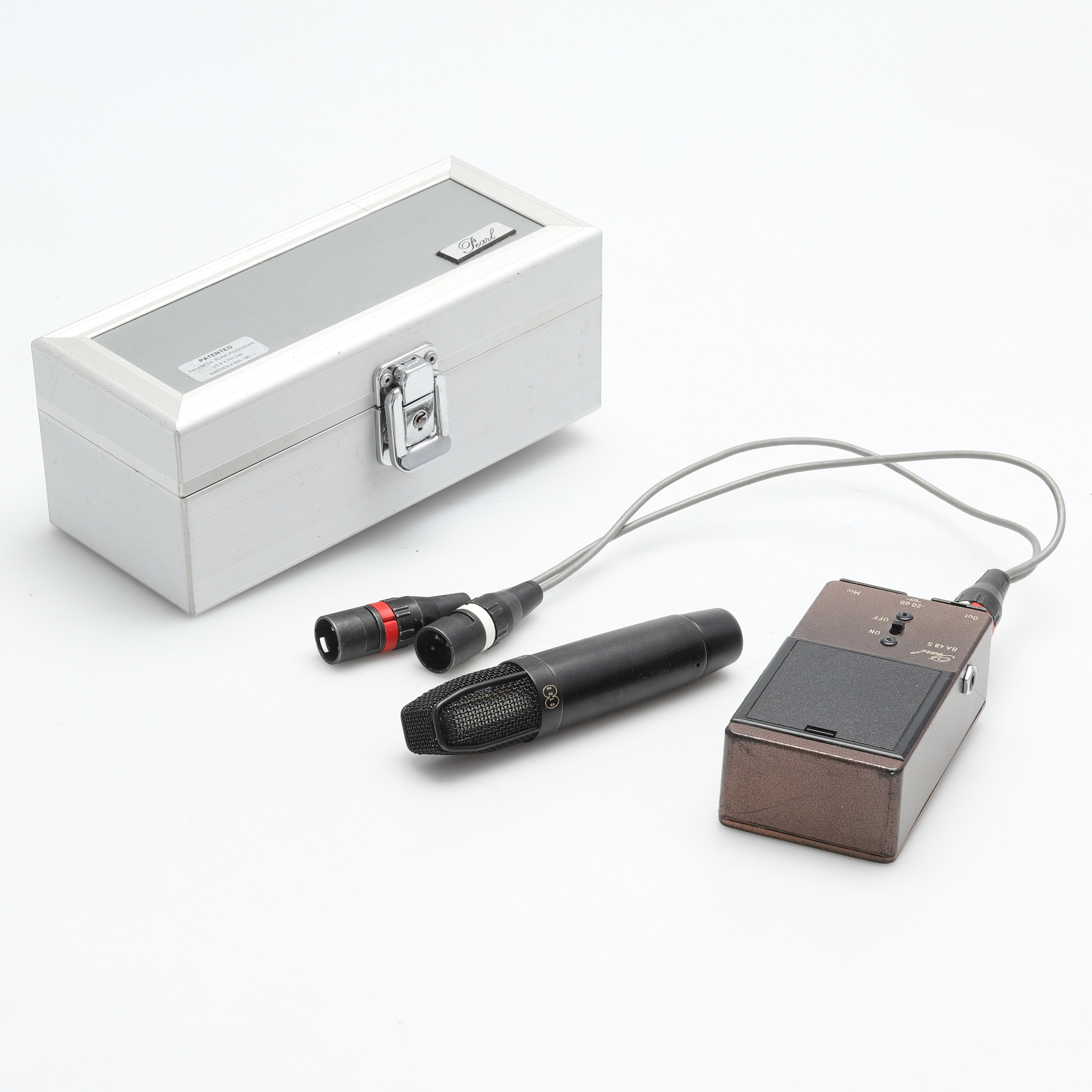 MIKROFON SAMT FÖRFÖRSTÄRKARE, Pearl, TL4 resp Pearl BA 48 S.