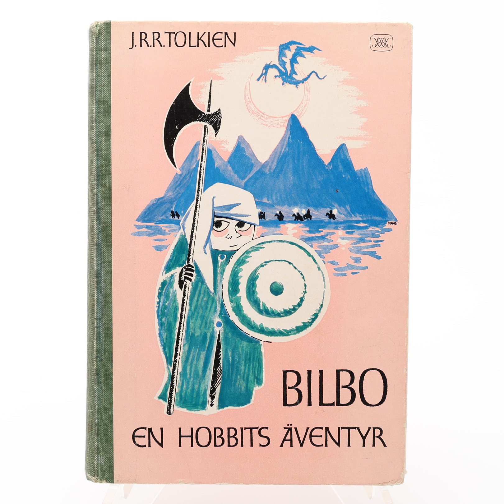 ETT FINT EXEMPLAR AV J. R. R. TOLKIENS BILBO. EN HOBBITS ÄVENTYR ILLUSTRERAD AV TOVE JANSSON 1962.
