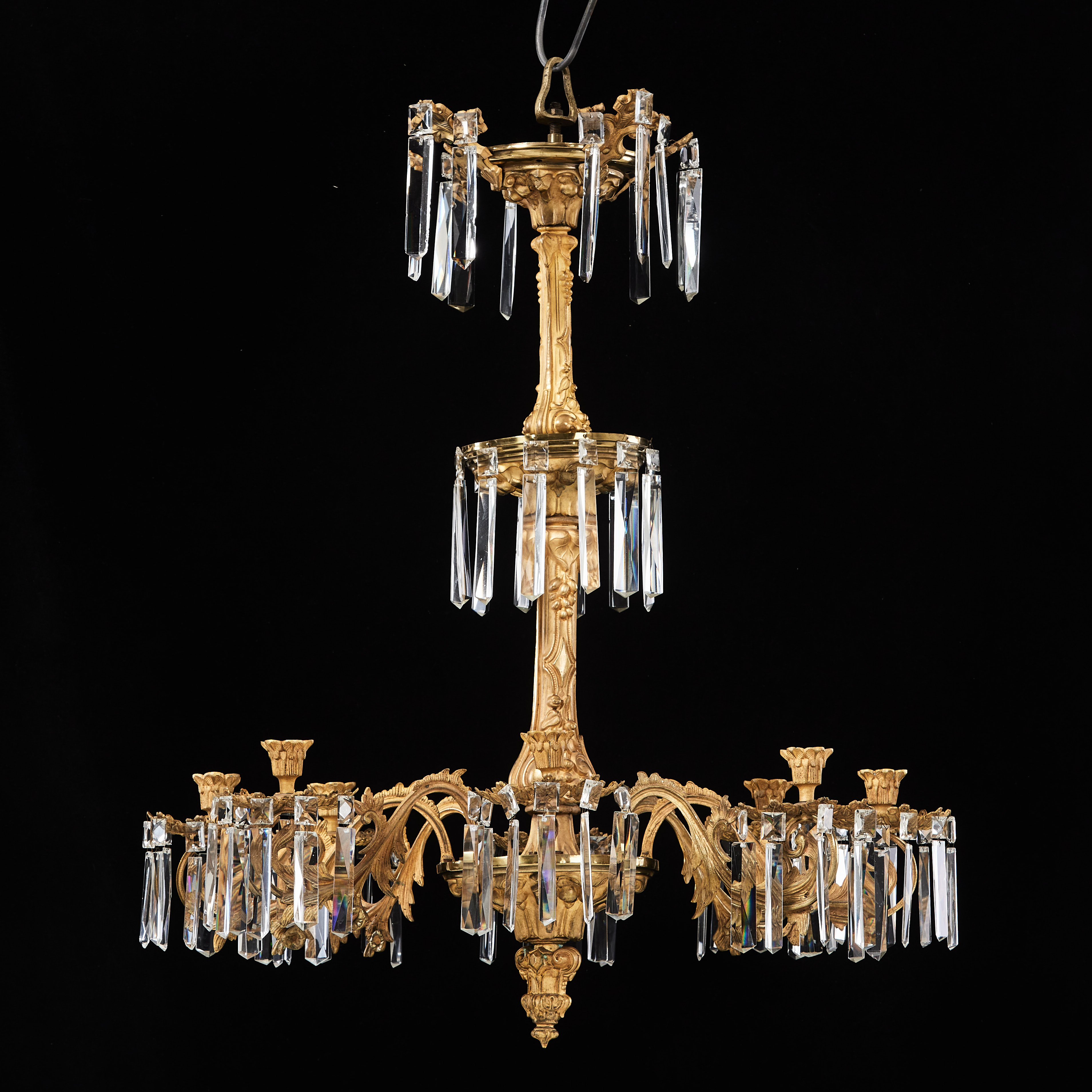 LJUSKRONA, 1800-talet slut, oskariansk, för 8 ljus, bronsera stomme, behängd med prismor.