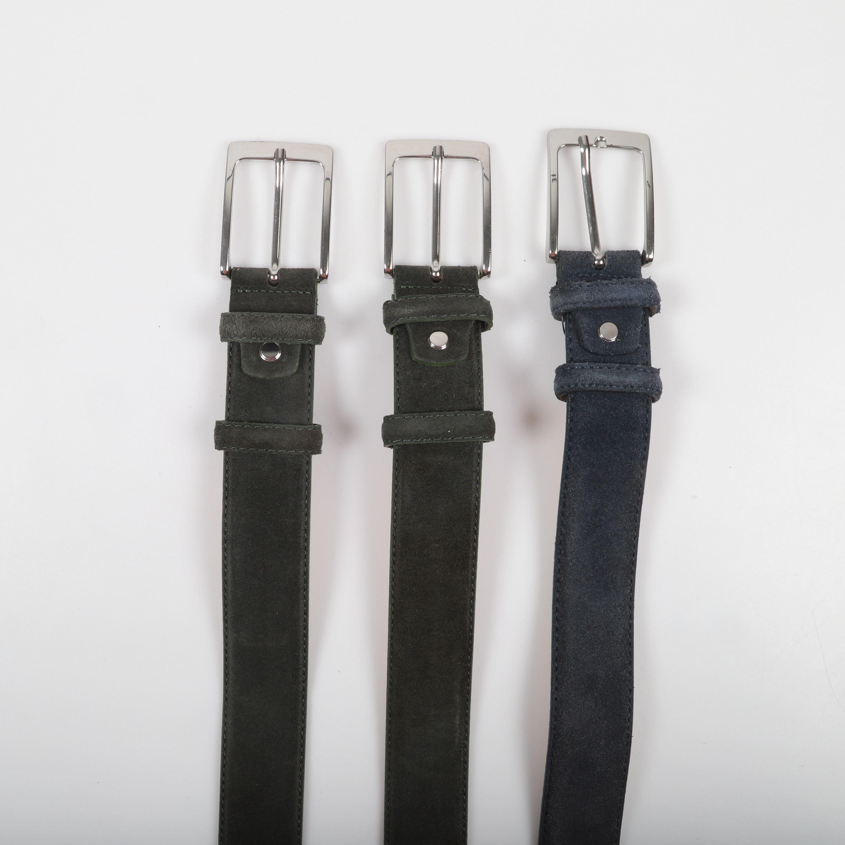 BÄLTEN, 3 stycken, mocka/läder, Portia, Italien.