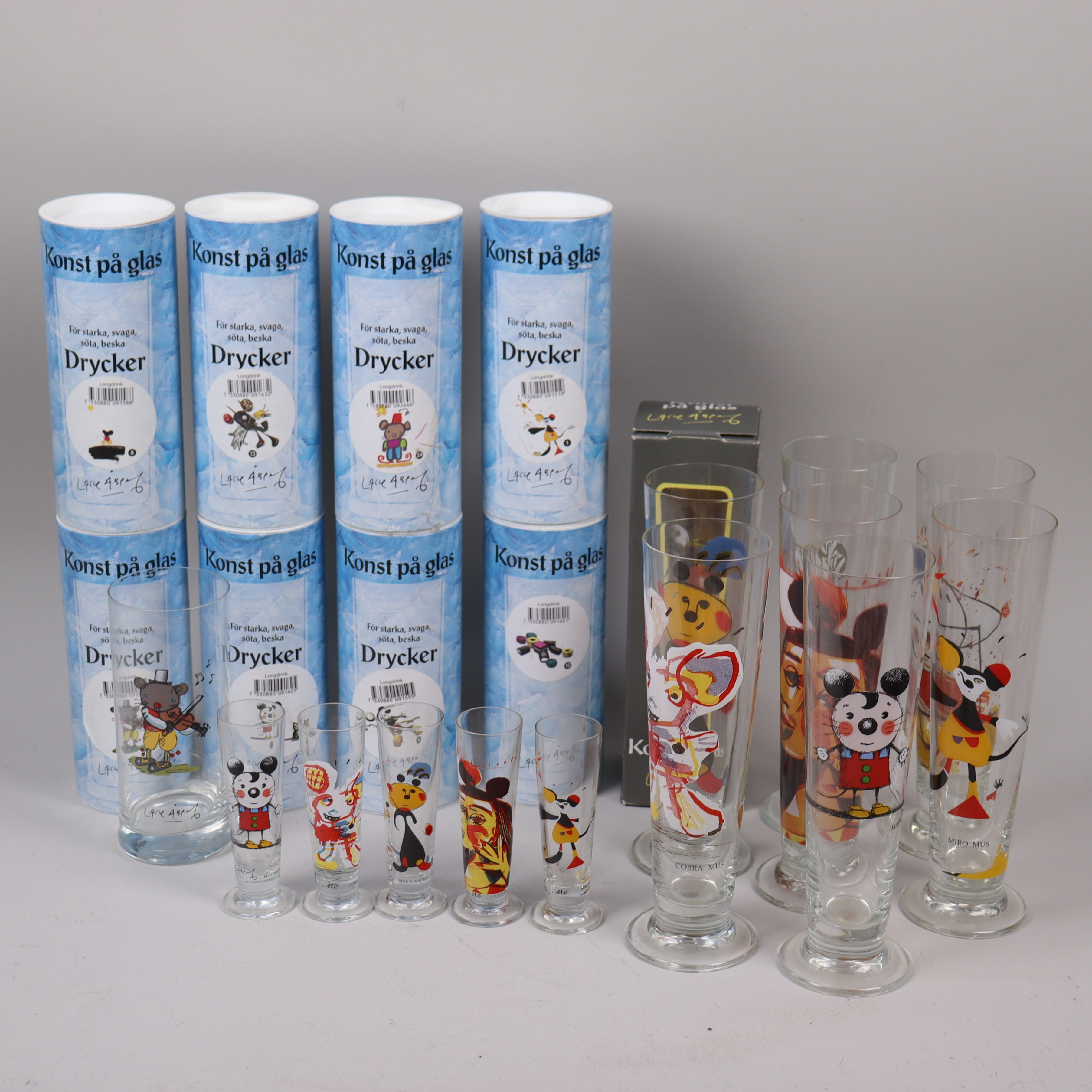 LASSE ÅBERG. "Konst på glas", glasservisdelar, 21 st.