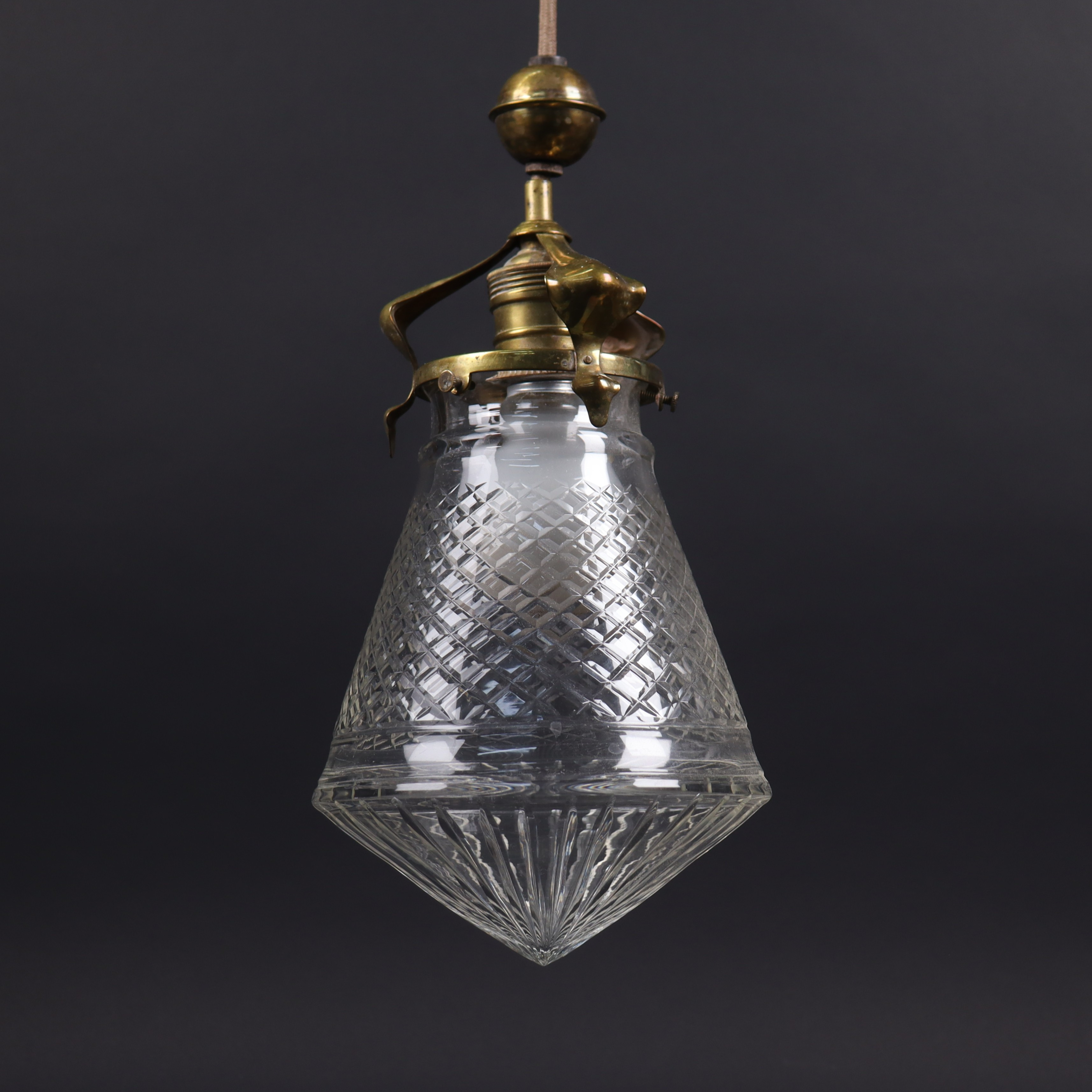 TAKLAMPA, jugend, mässing och glas, 1900-talets första hälft.