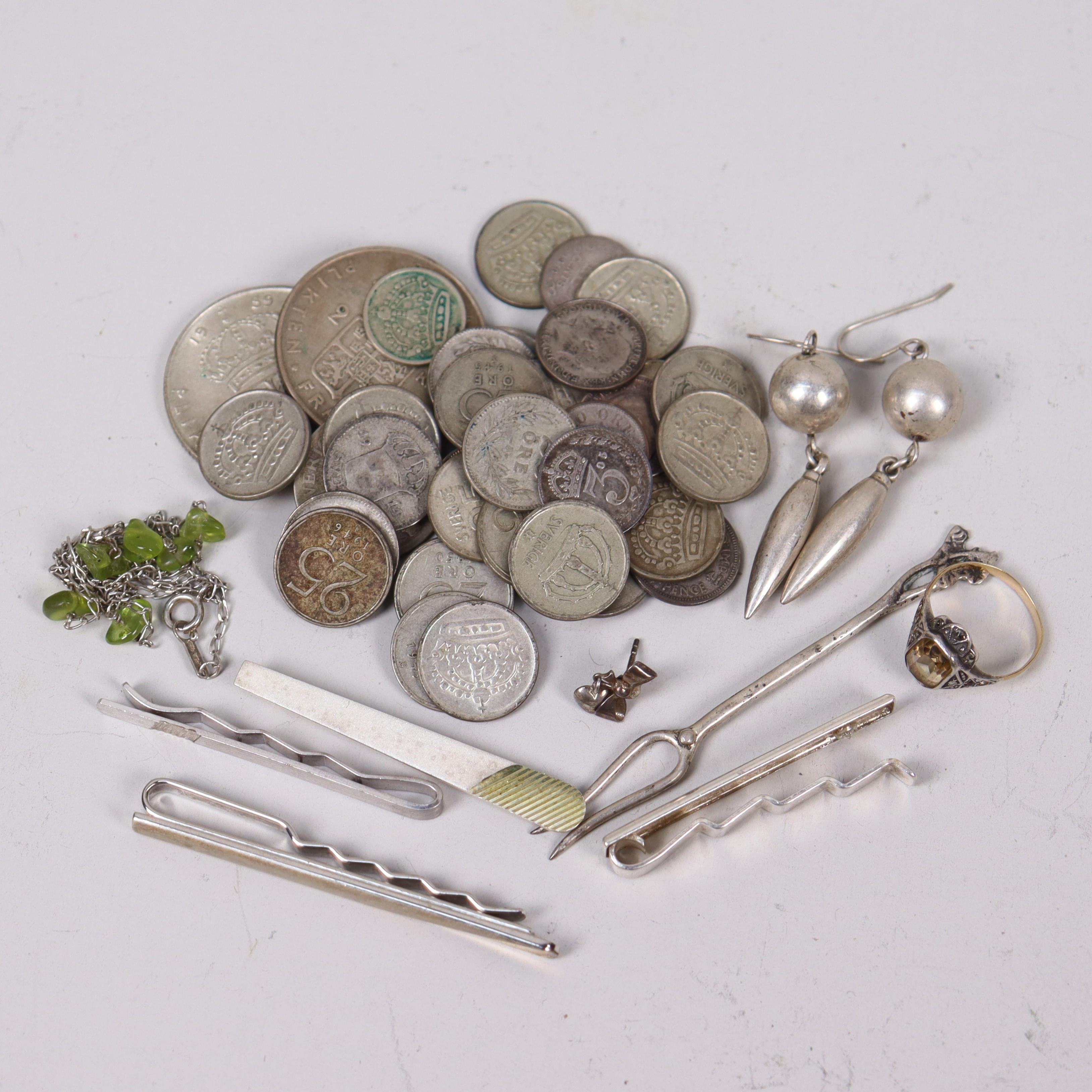 SILVER, smycken och mynt, totalt 143 gram.