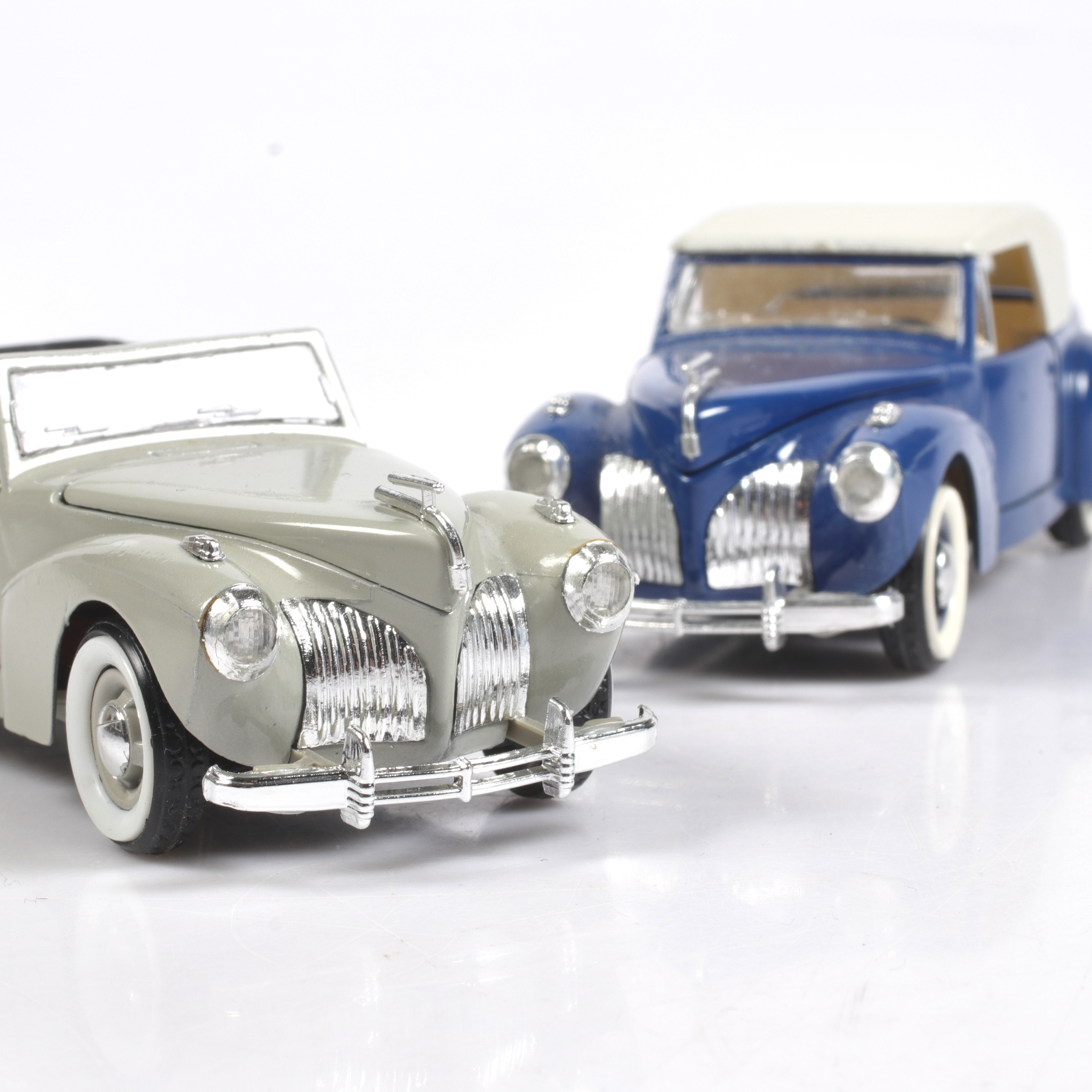 MODELLBILAR, 2 st, resin, Lincoln Continental, RIO Models, skala 1:43.