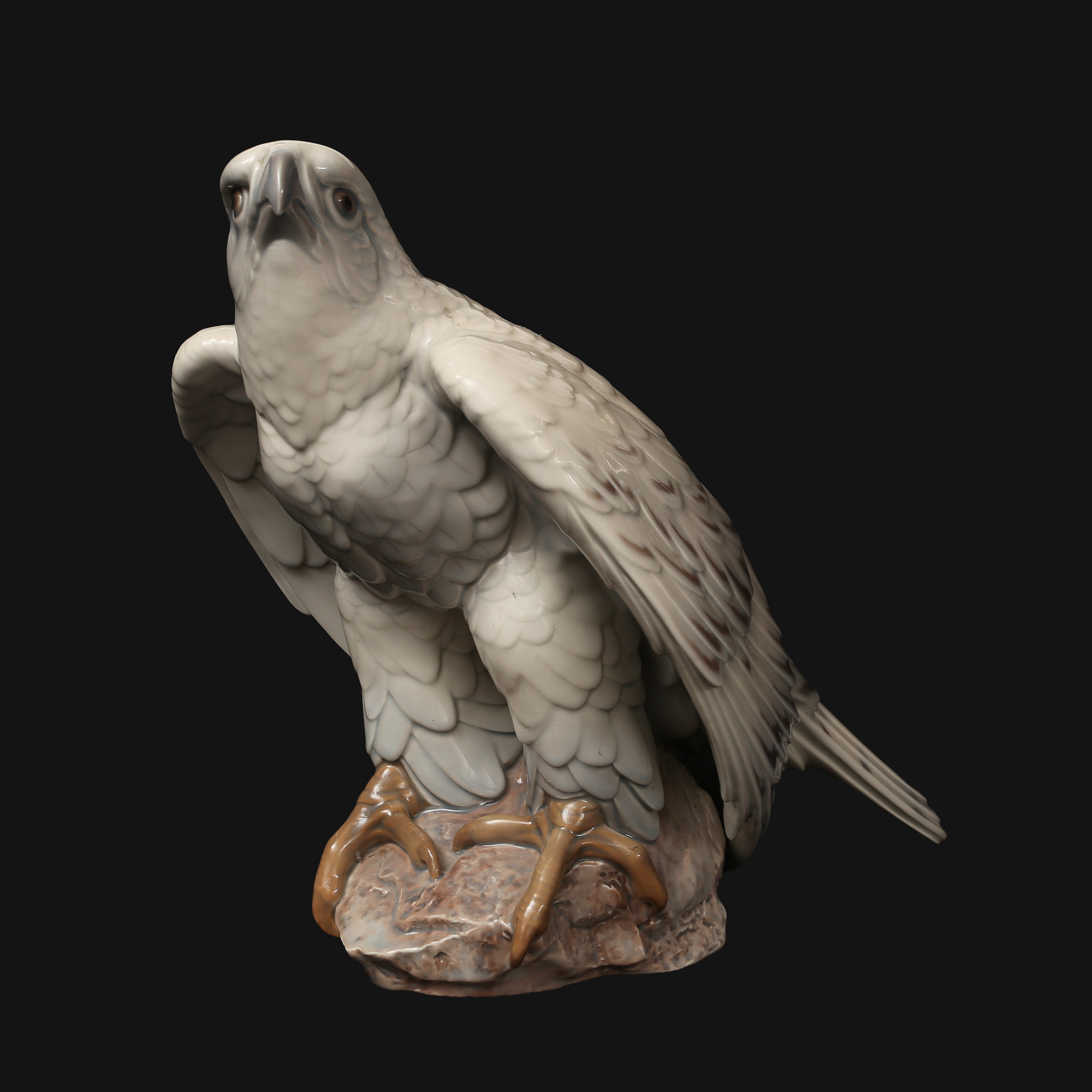 FIGURIN, porslin, i form av en jaktfalk, design av Knud Möller, Royal Copenhagen.