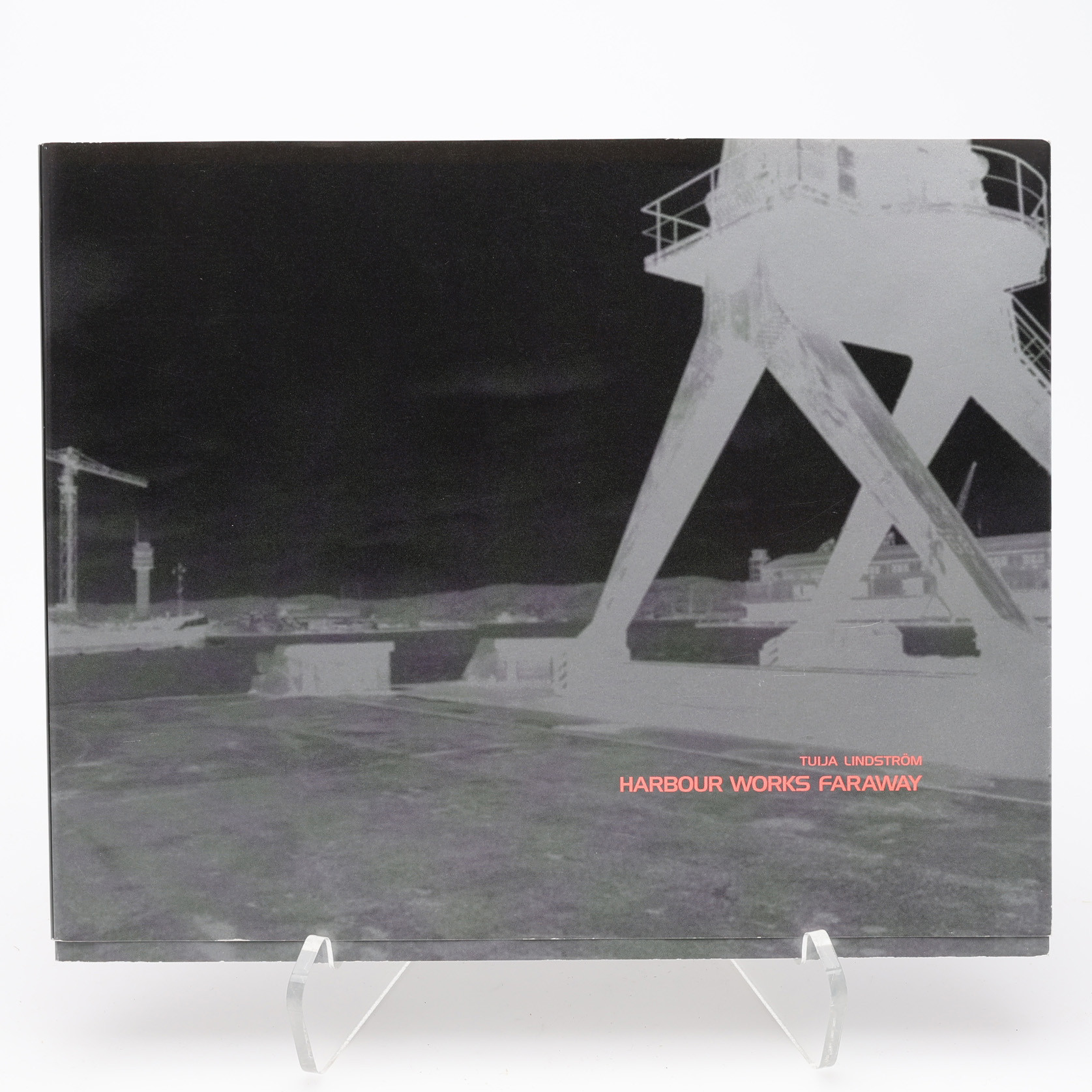 FOTO. TUIJA LINDSTRÖMS HARBOUR WORKS, FARAWAY 1998.