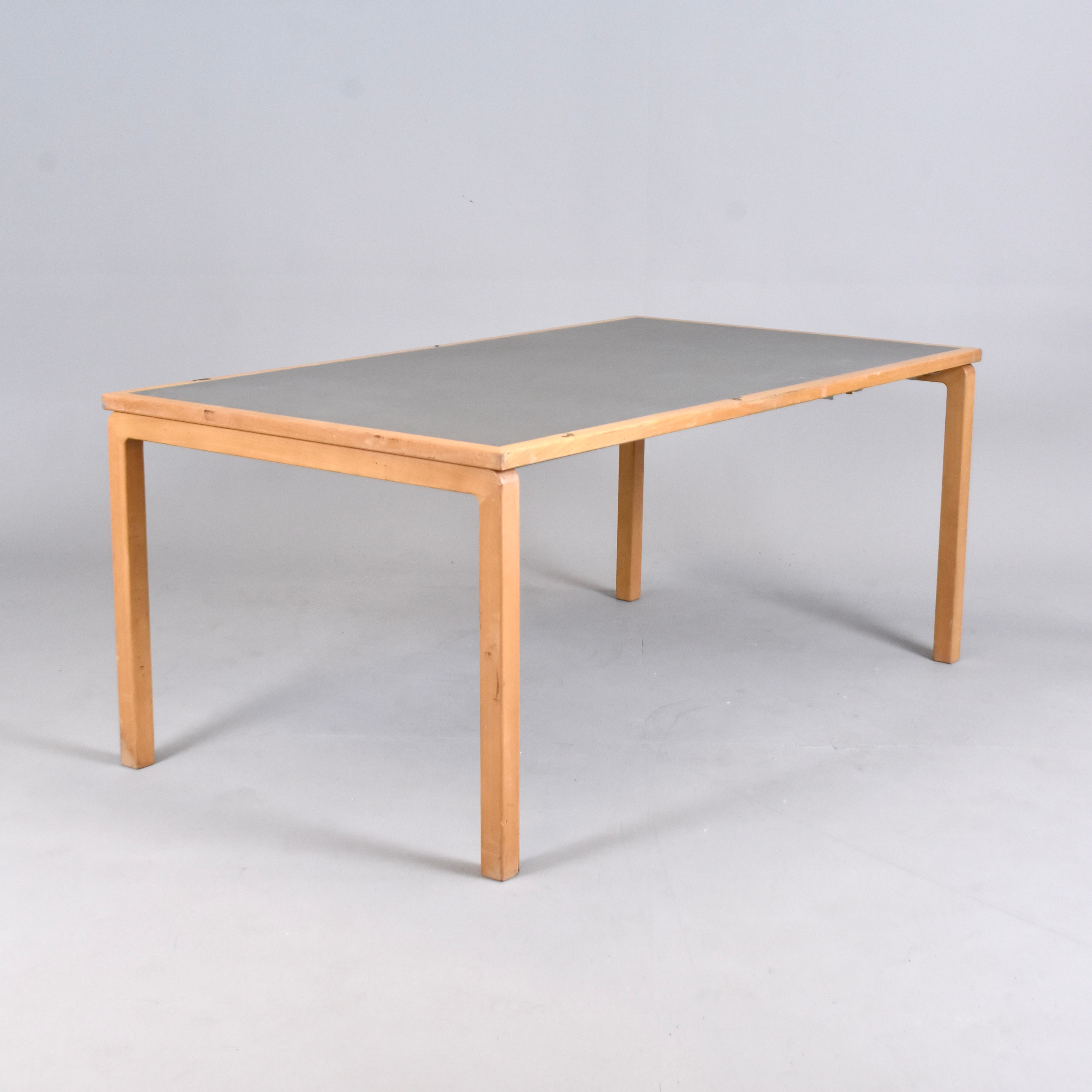 RUD THYGESEN & JOHNNY SØRENSEN. Bord.