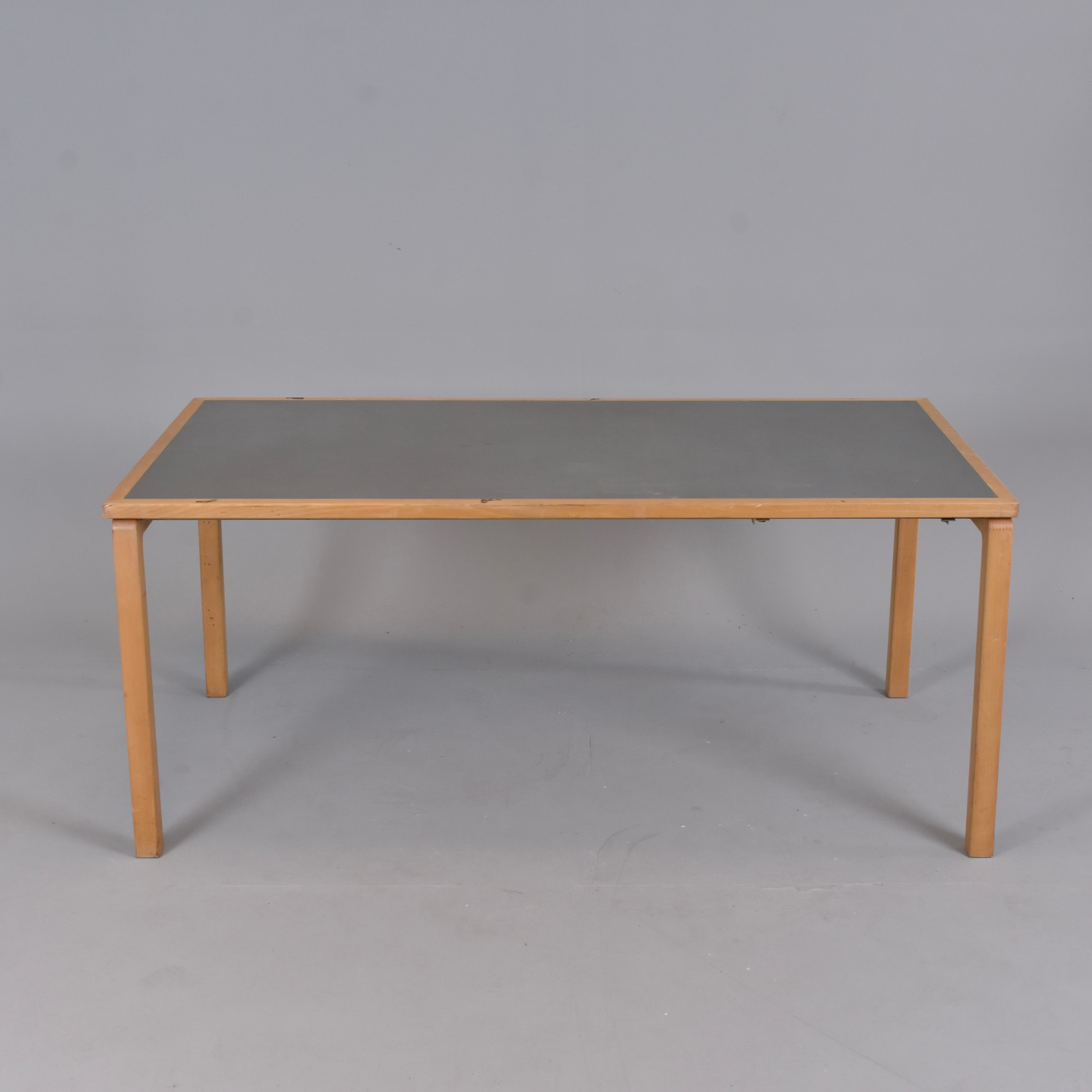 RUD THYGESEN & JOHNNY SØRENSEN. Bord.