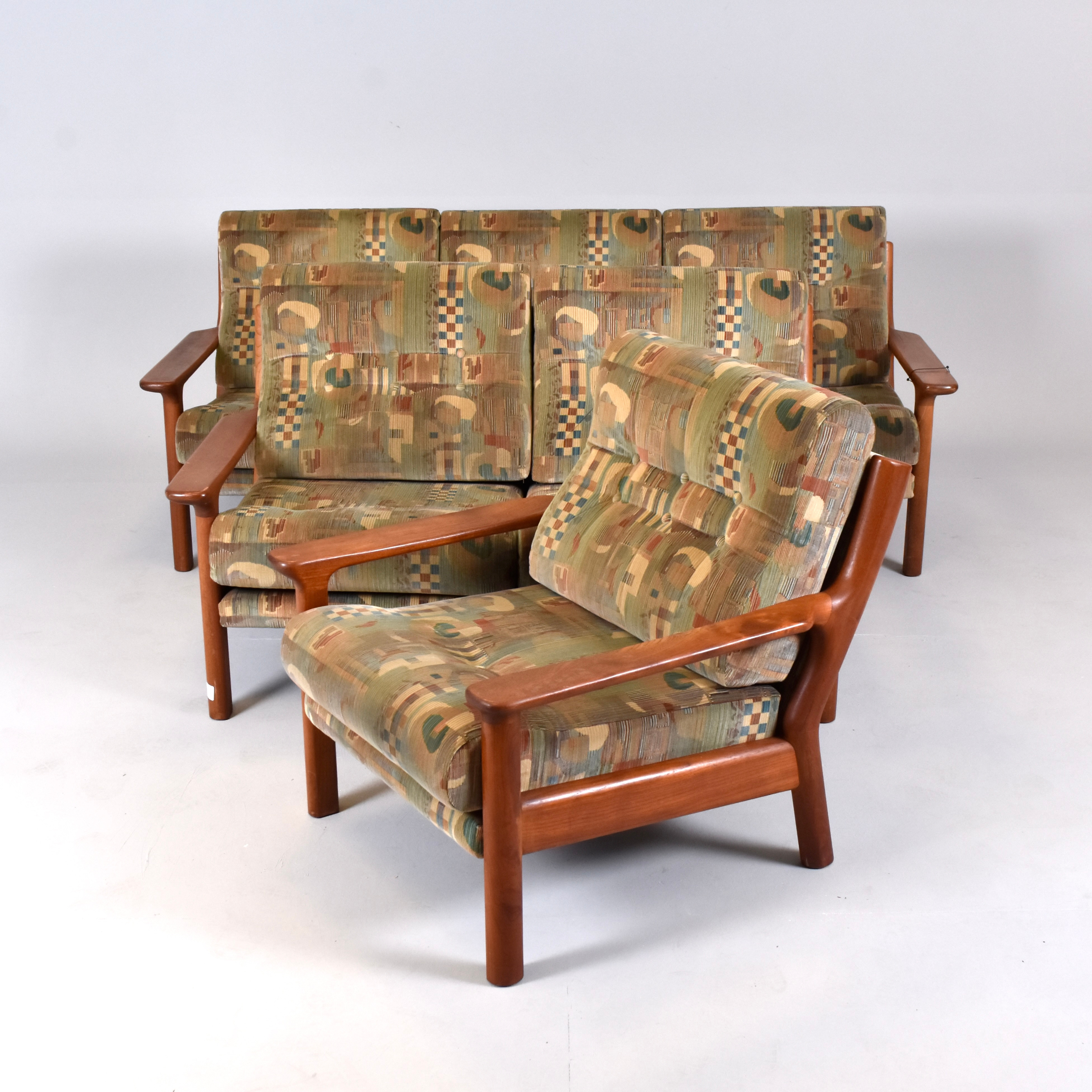 SOFFGRUPP , JUUL KRISTENSEN. Glostrup, teak, bestående av en 3-sitssoffa, en 2-sitssoffa och en fåtölj.