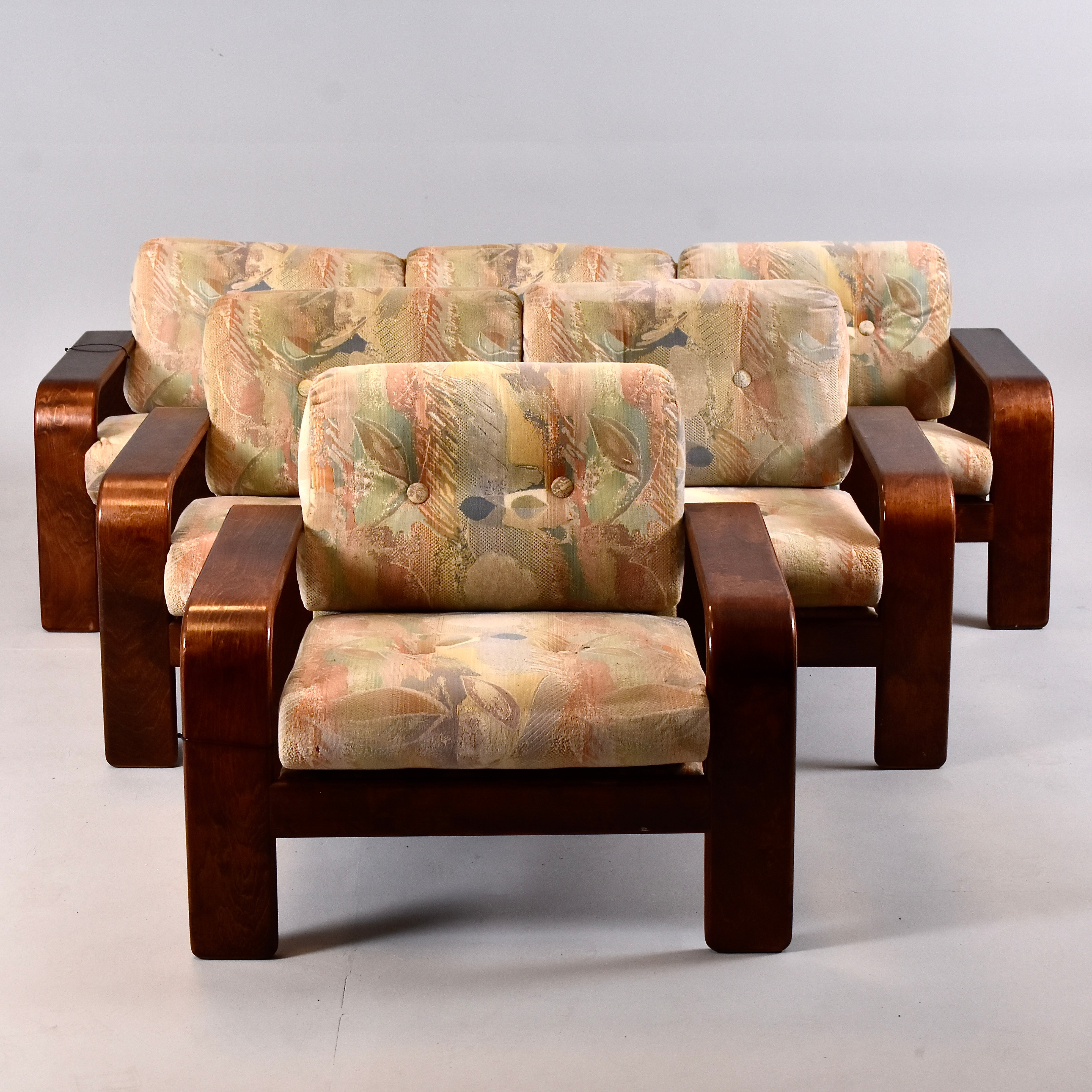 ART DECO-SOFFGRUPP bestående av en 3-sitssoffa, en 2-sitssoffa och en fåtölj.