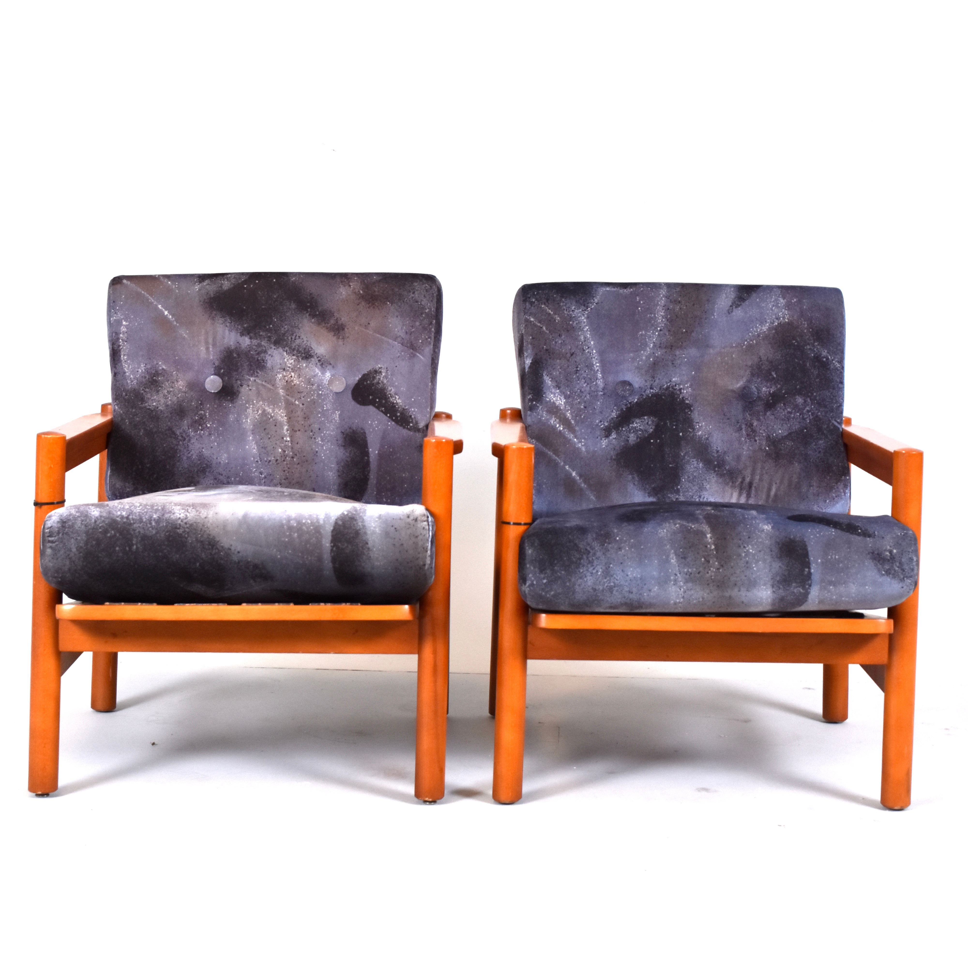 FÅTÖLJER, 2 st i klassisk skandinavisk stil , 1900- talets mitt.