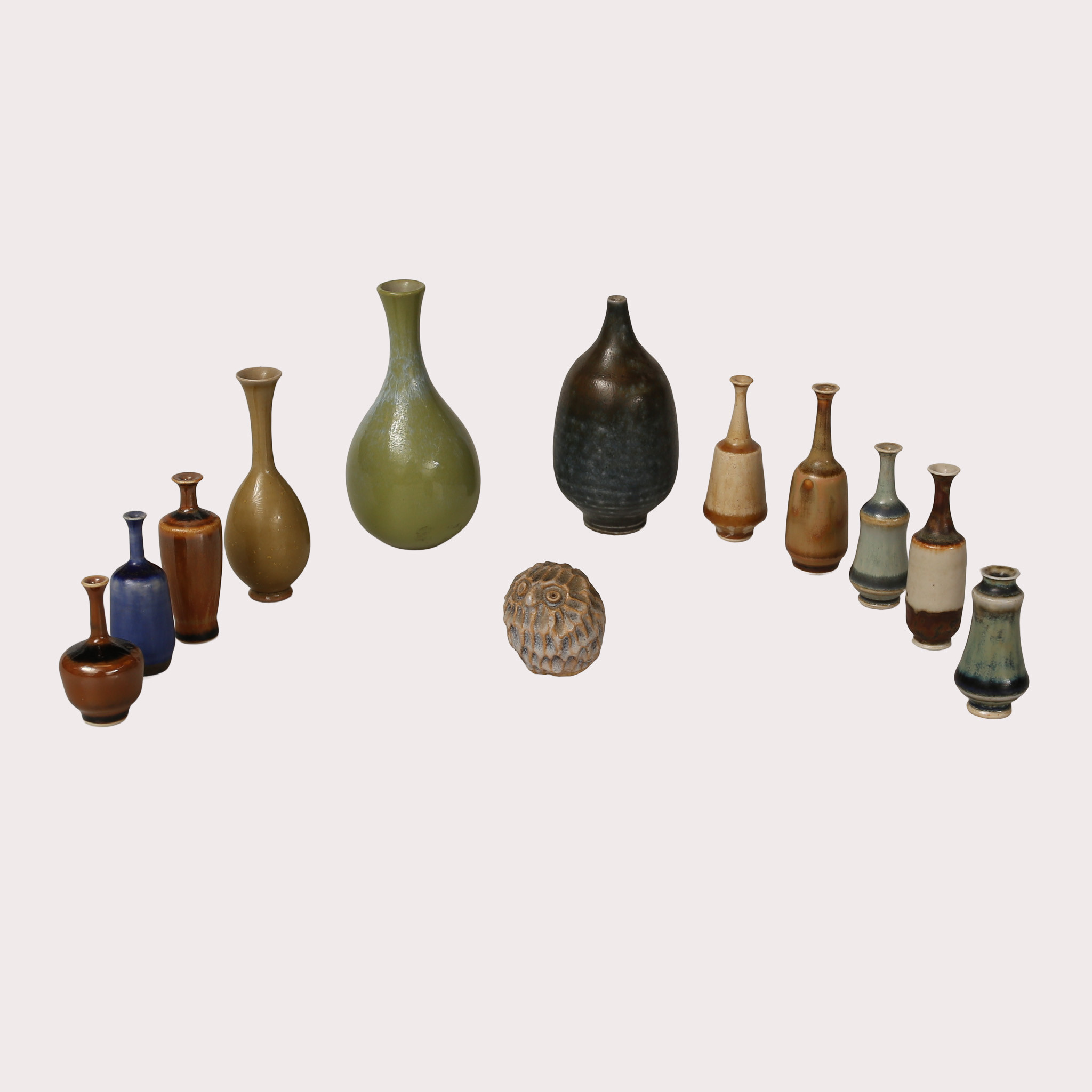 MINIATYRVASER, stengods, diverse tillverkare, A J, Höganäs, Rörstrand, Wallåkra mm, 12 delar.