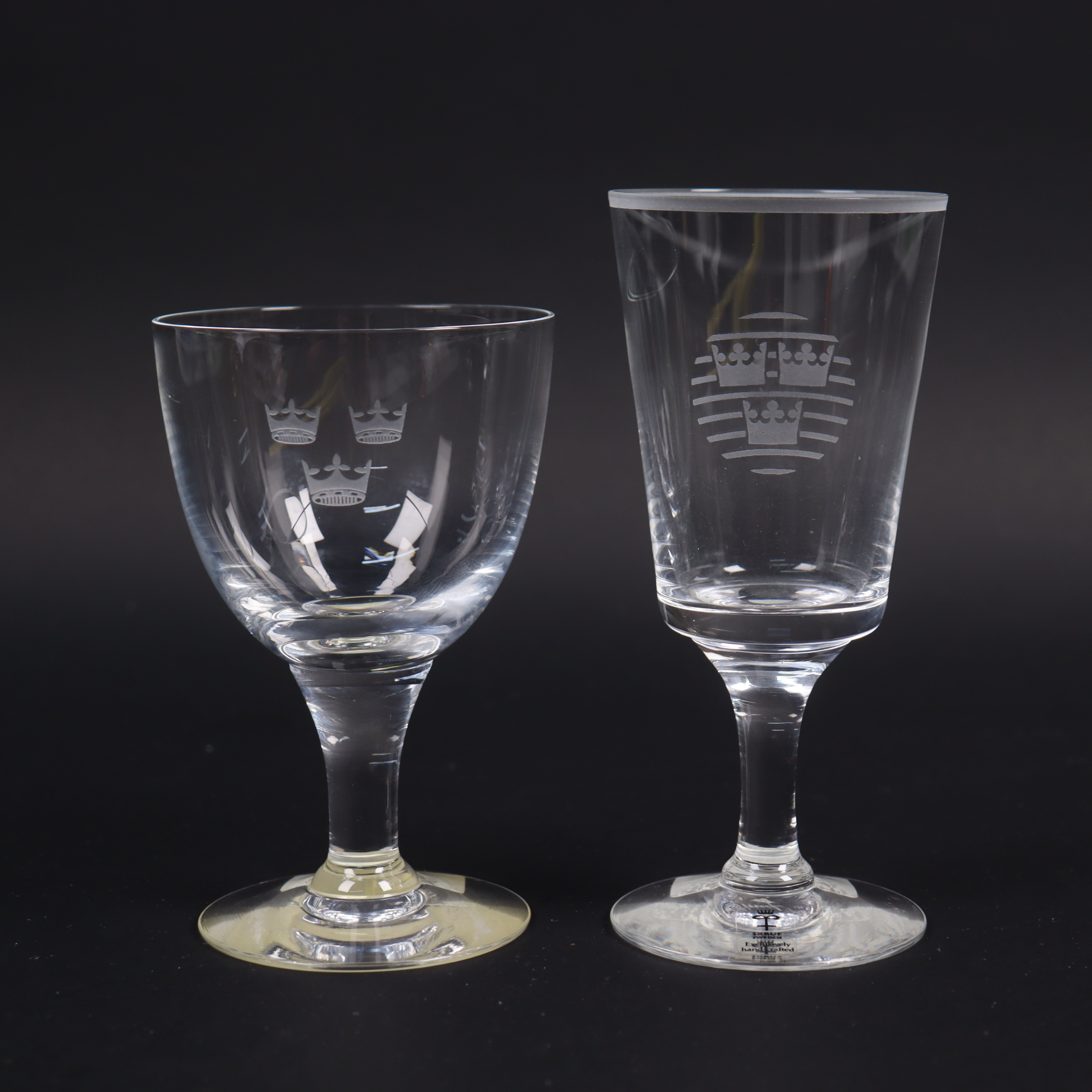 INGEGERD RÅMAN. Skrufs Glasbruk, glas från representationsservisen beställd av Sveriges Riksdag samt glas från servis beställd till svenska ambassader.