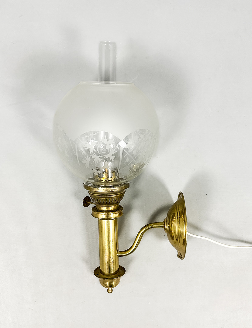 VÄGGLAMPA, fotogen-stil, glas, mässing, 1900-tal.