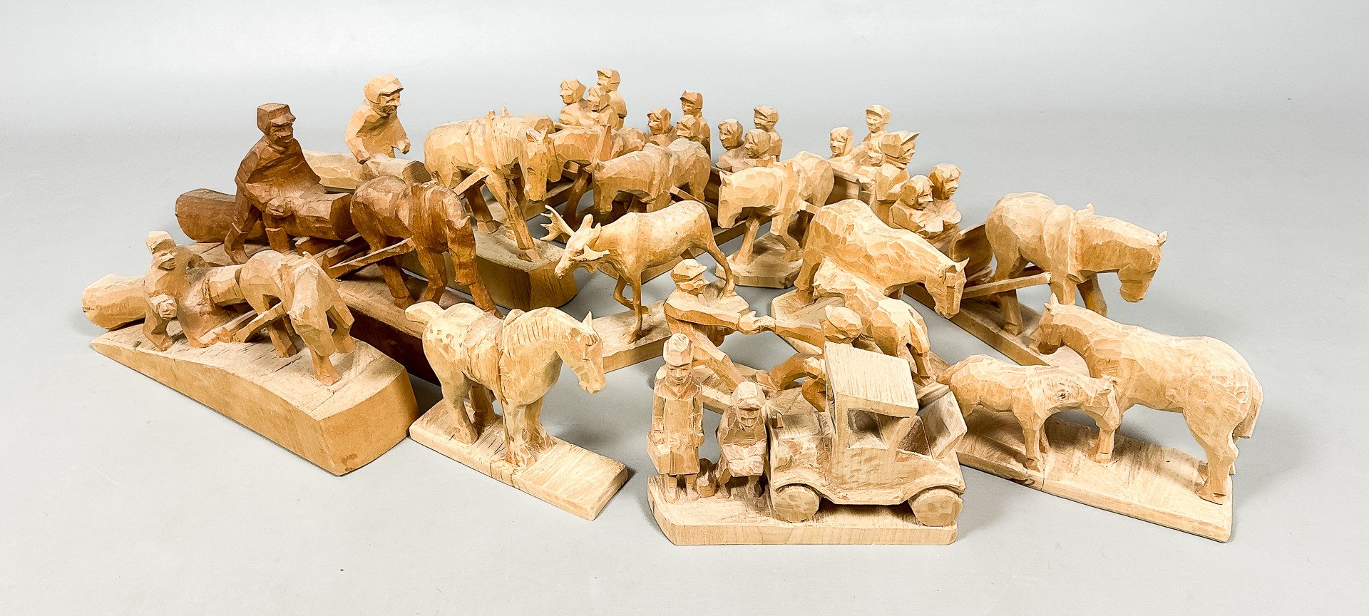 TRÄFIGURINER, 14 st, signerade H.K, 1900-tal.