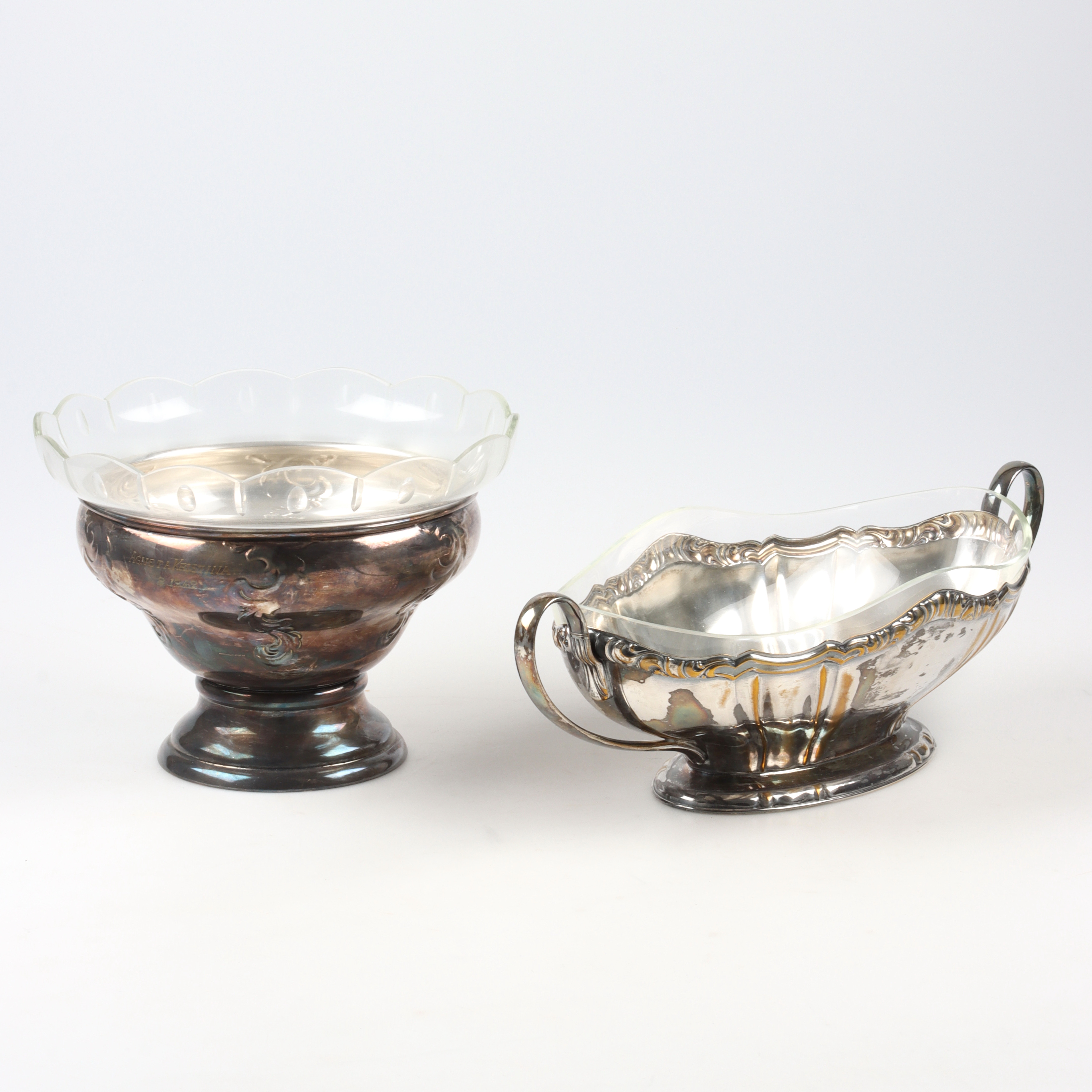 JARDINIERE och SKÅL, 2 delar, nysilver, glas. 1900-tal.