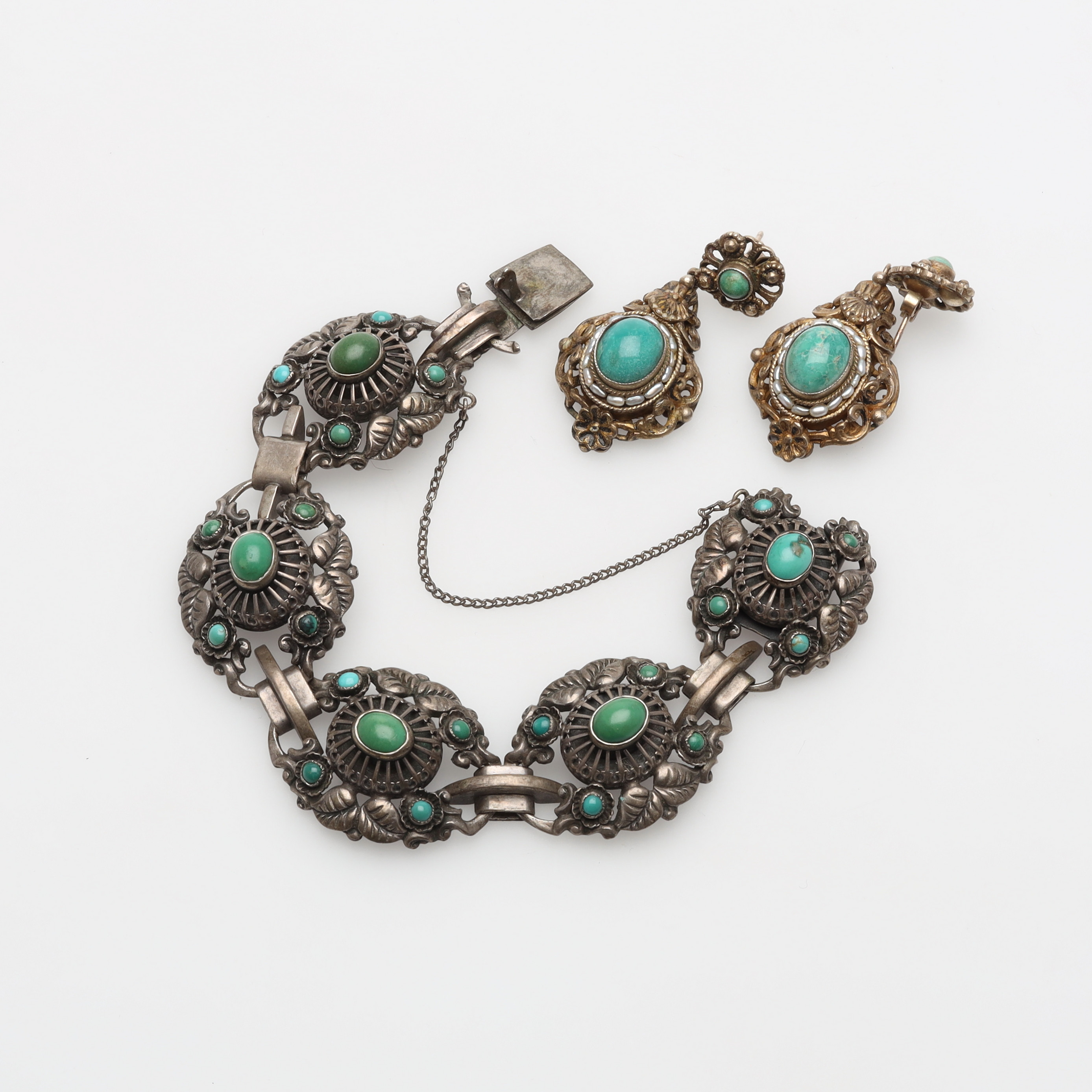 SMYCKESET ARMBAND samt ÖRHÄNGEN silver med med stenar bruttovikt ca 71,5 gram.