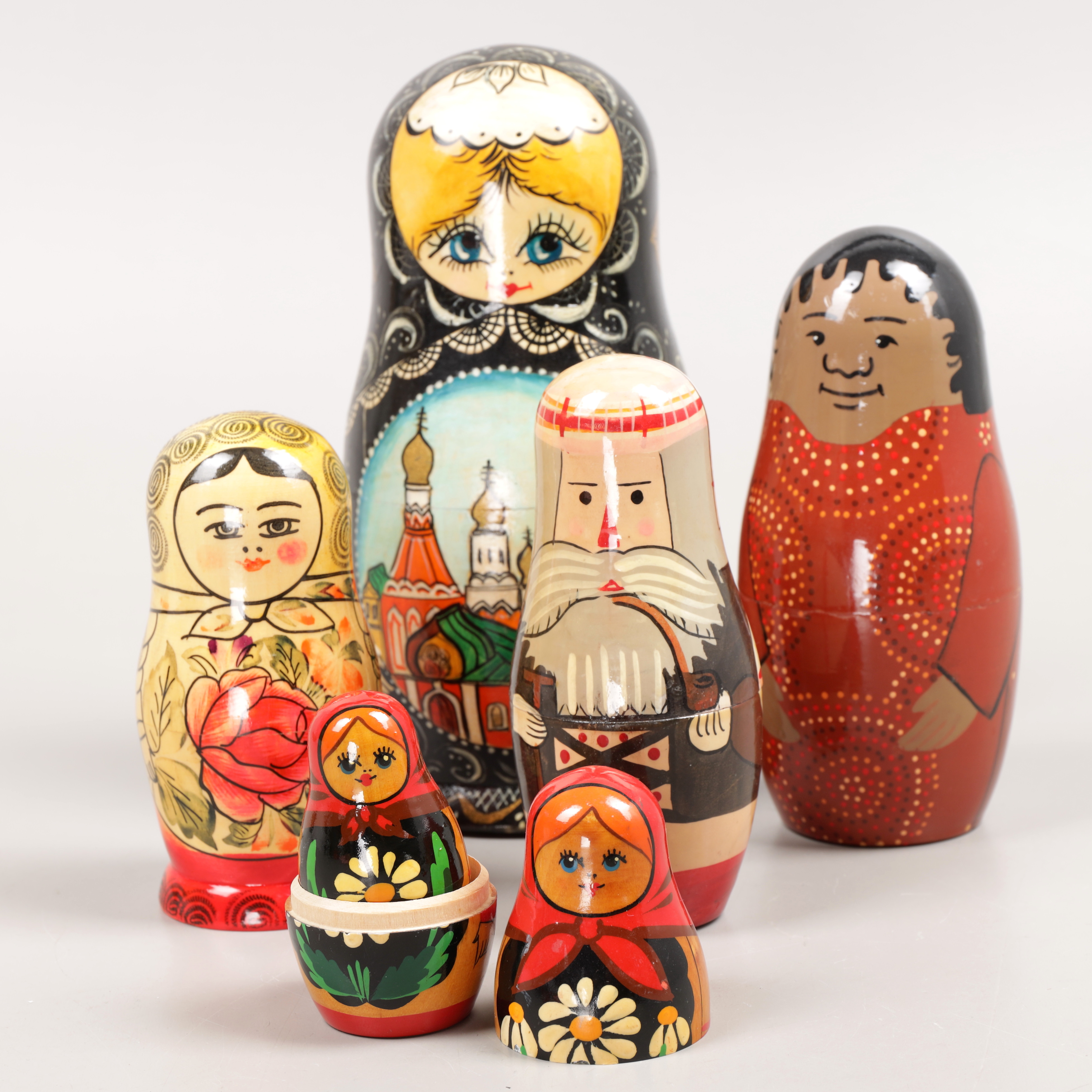 BABUSCHKA-DOCKOR, 5 st, trä, 1900-talets andra hälft.