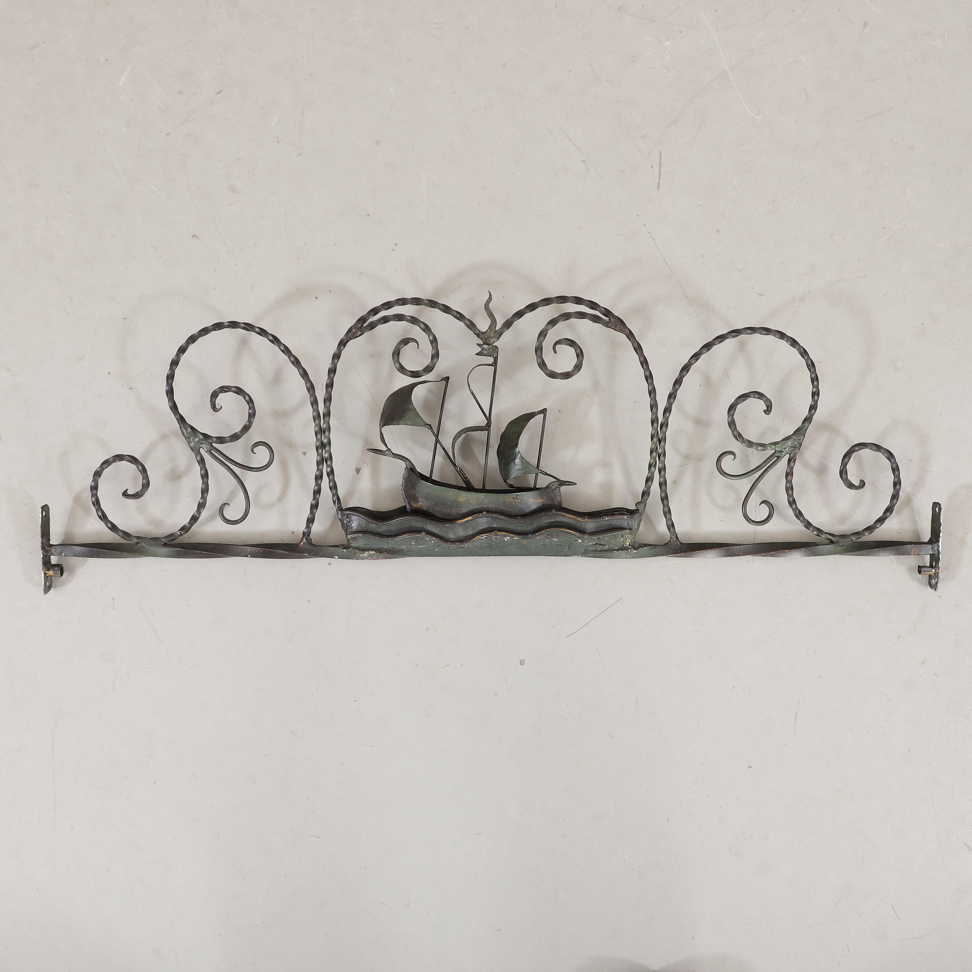 SKYLTORNAMENT, smide, 1900-talets mitt.